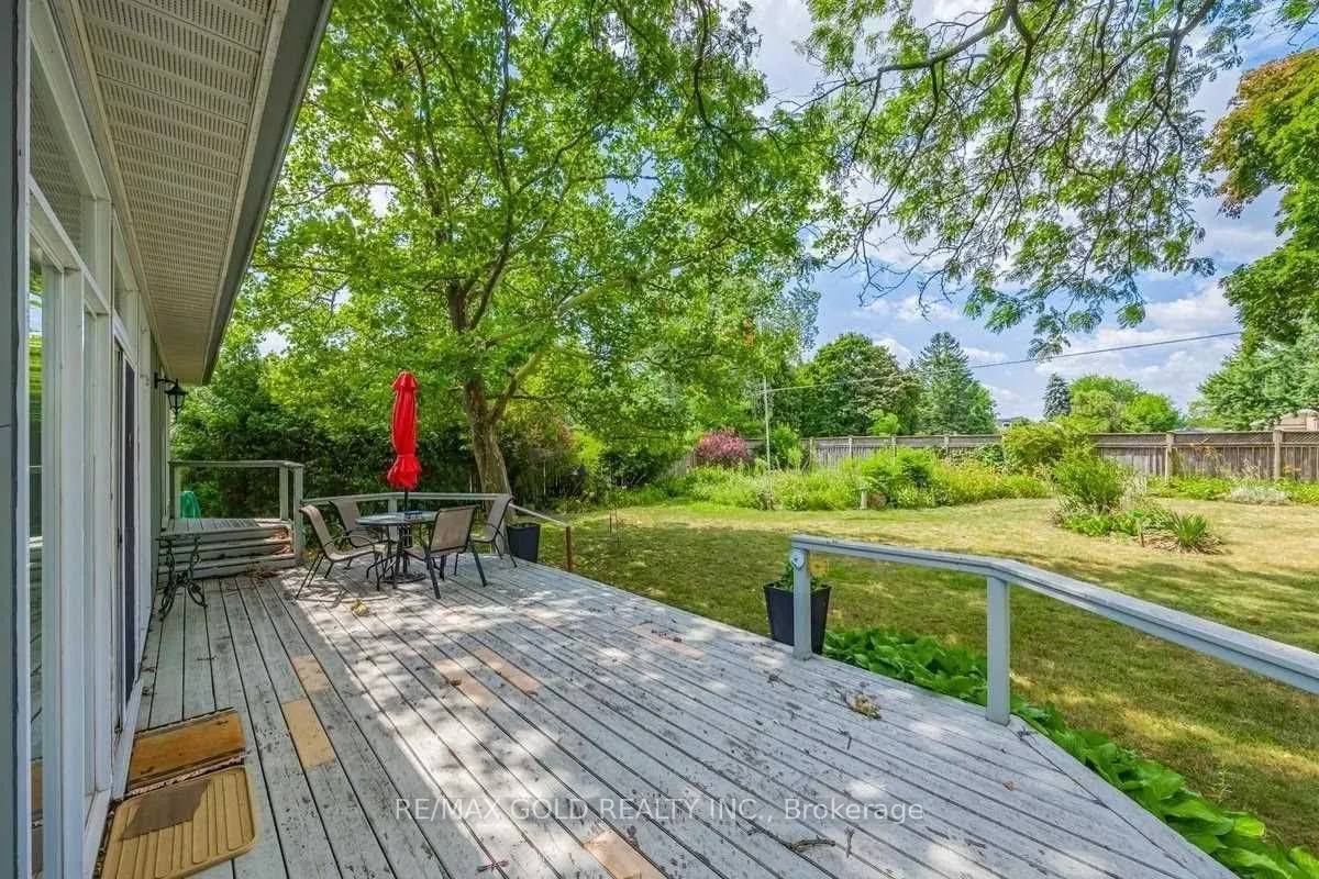 378 Sandlewood Road