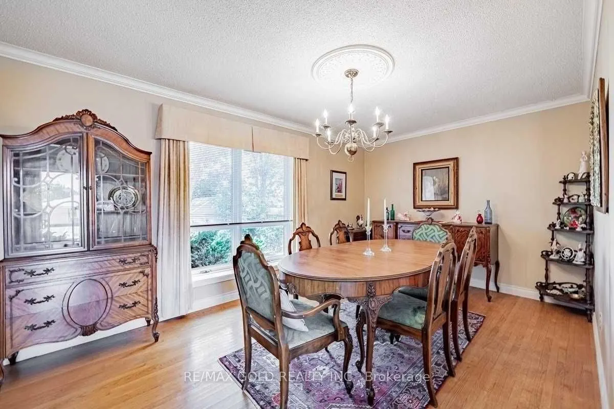 378 Sandlewood Road