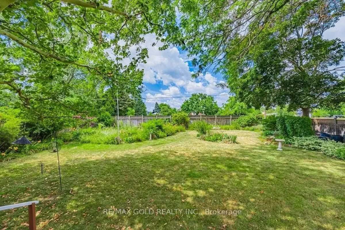 378 Sandlewood Road