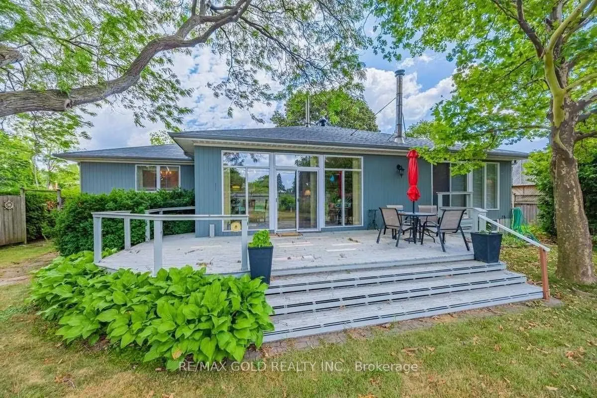 378 Sandlewood Road