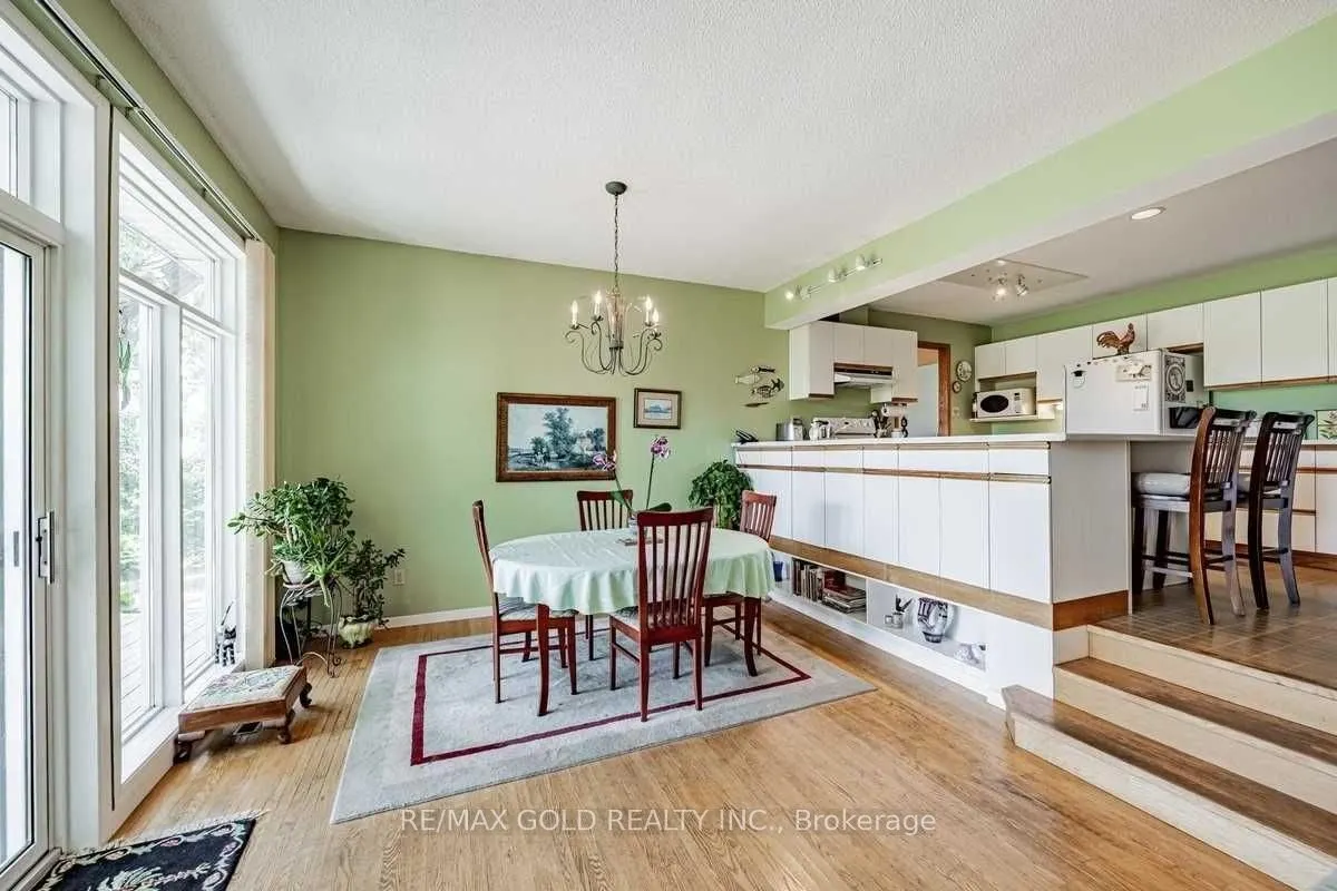 378 Sandlewood Road