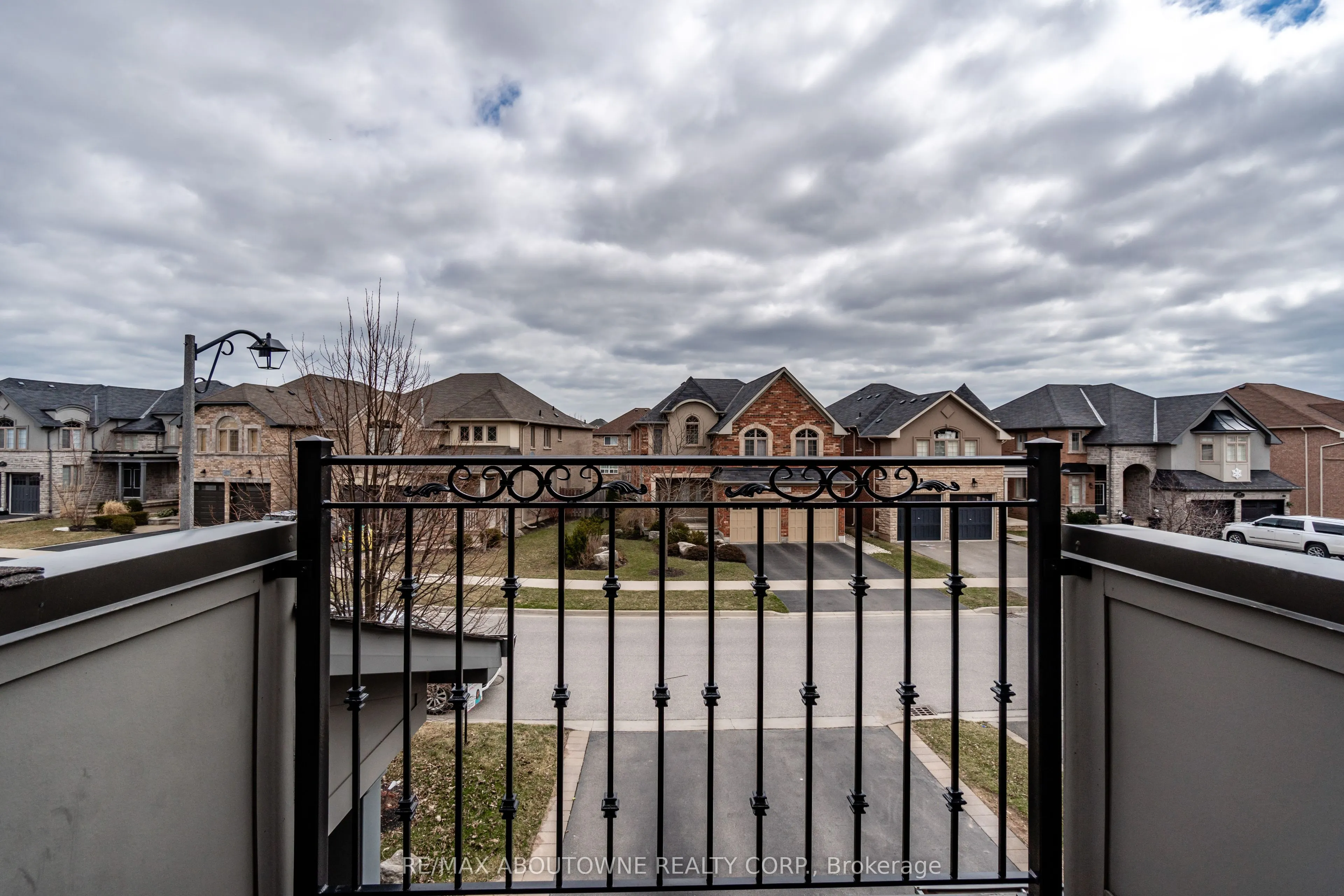 2270 Gladacres Lane
