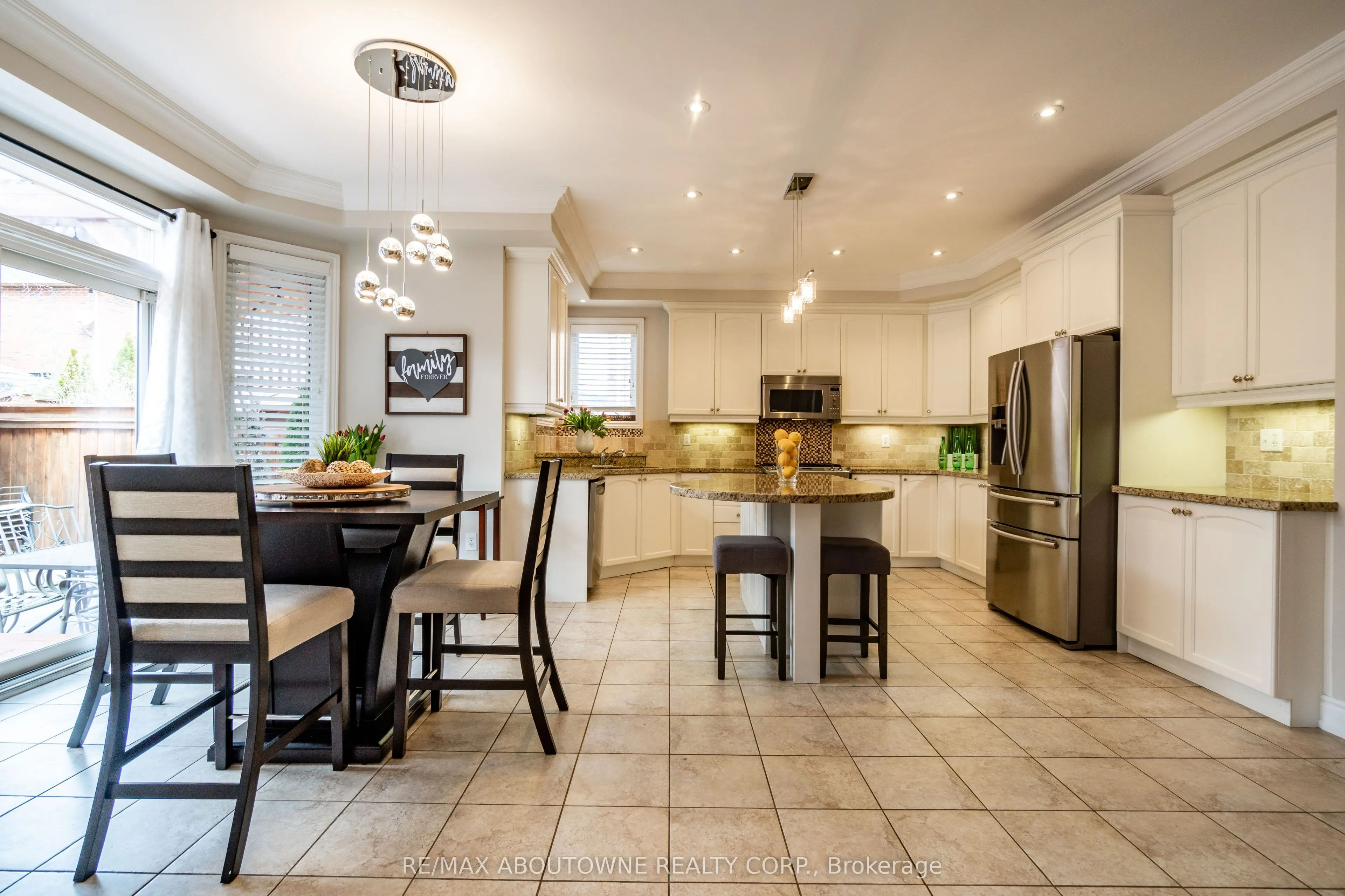 2270 Gladacres Lane