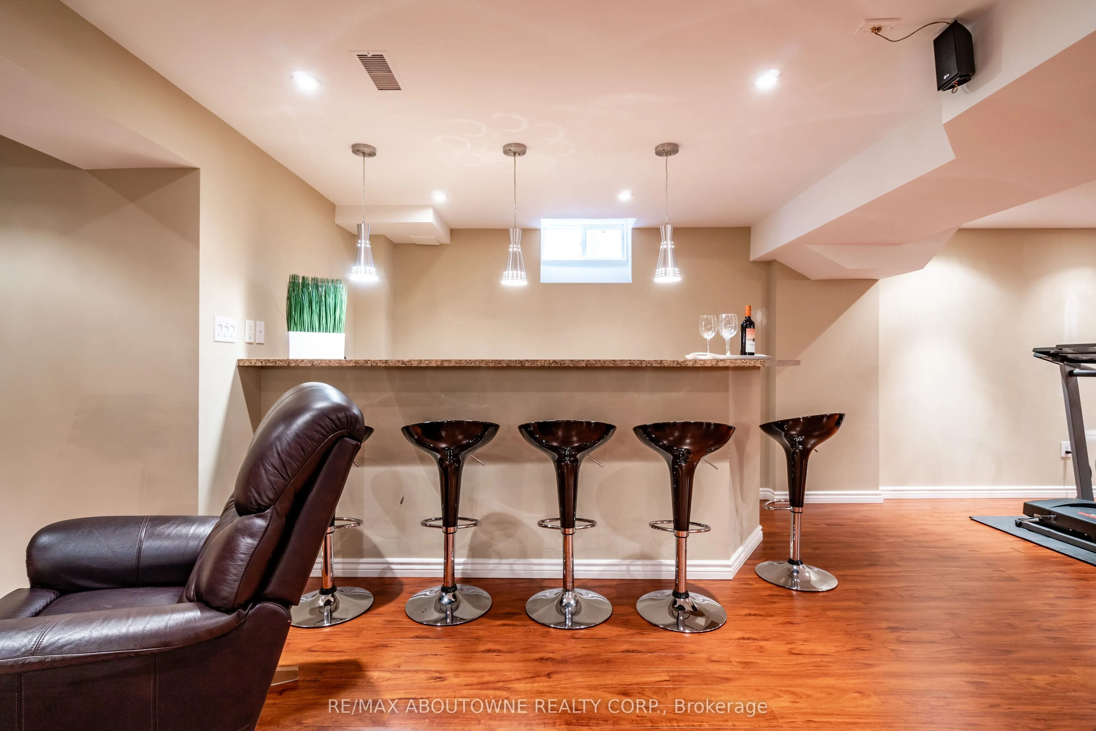 2270 Gladacres Lane