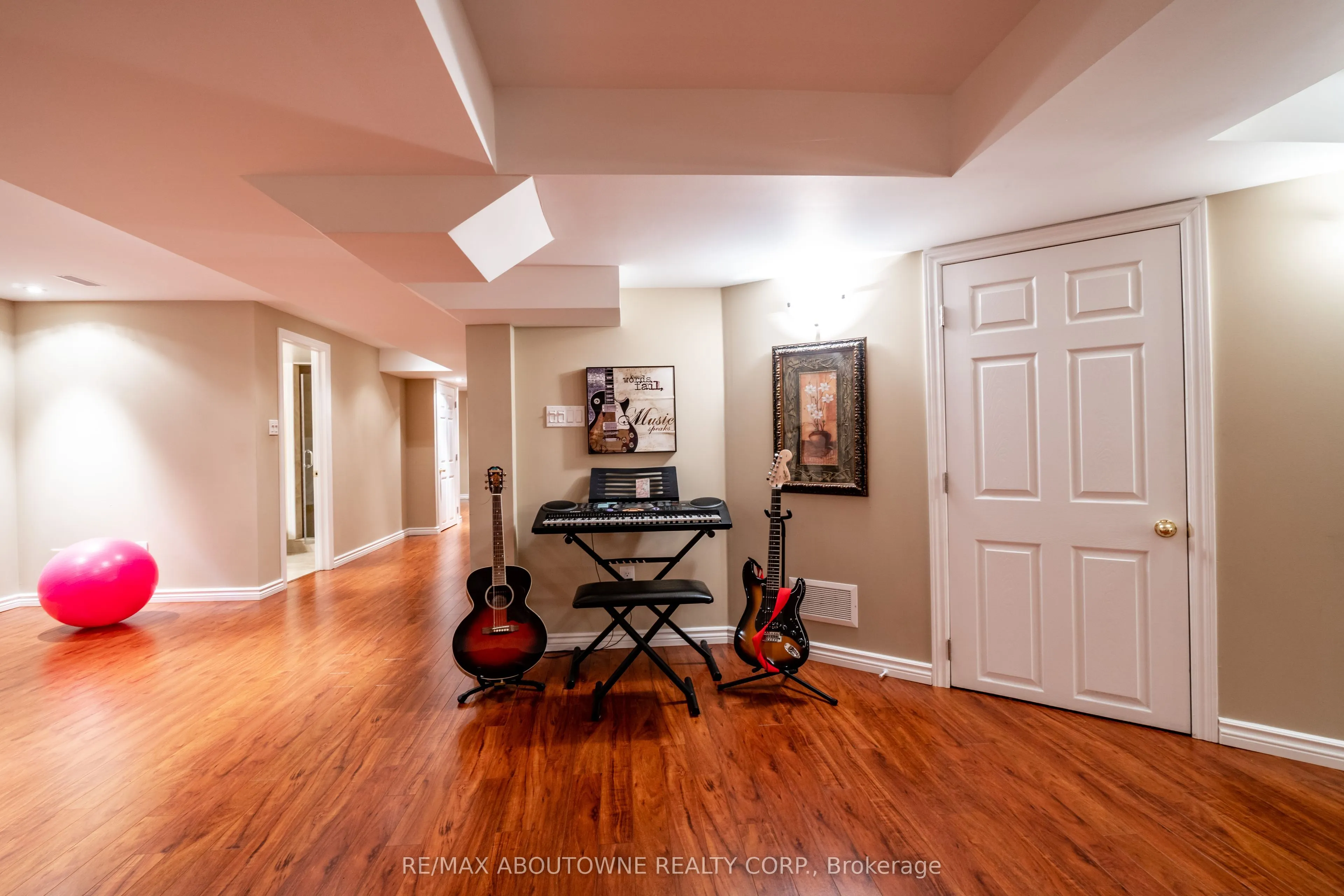 2270 Gladacres Lane