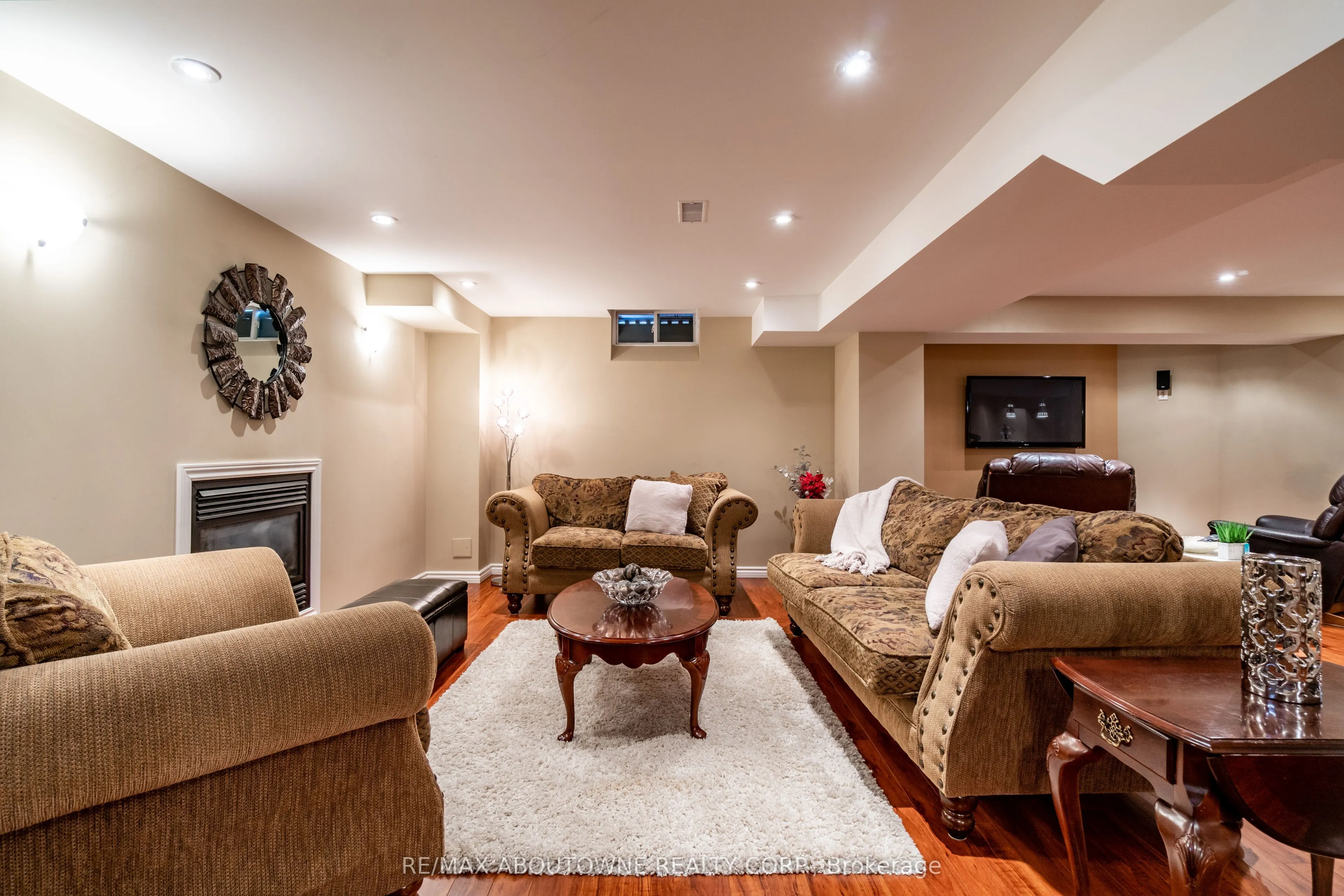 2270 Gladacres Lane