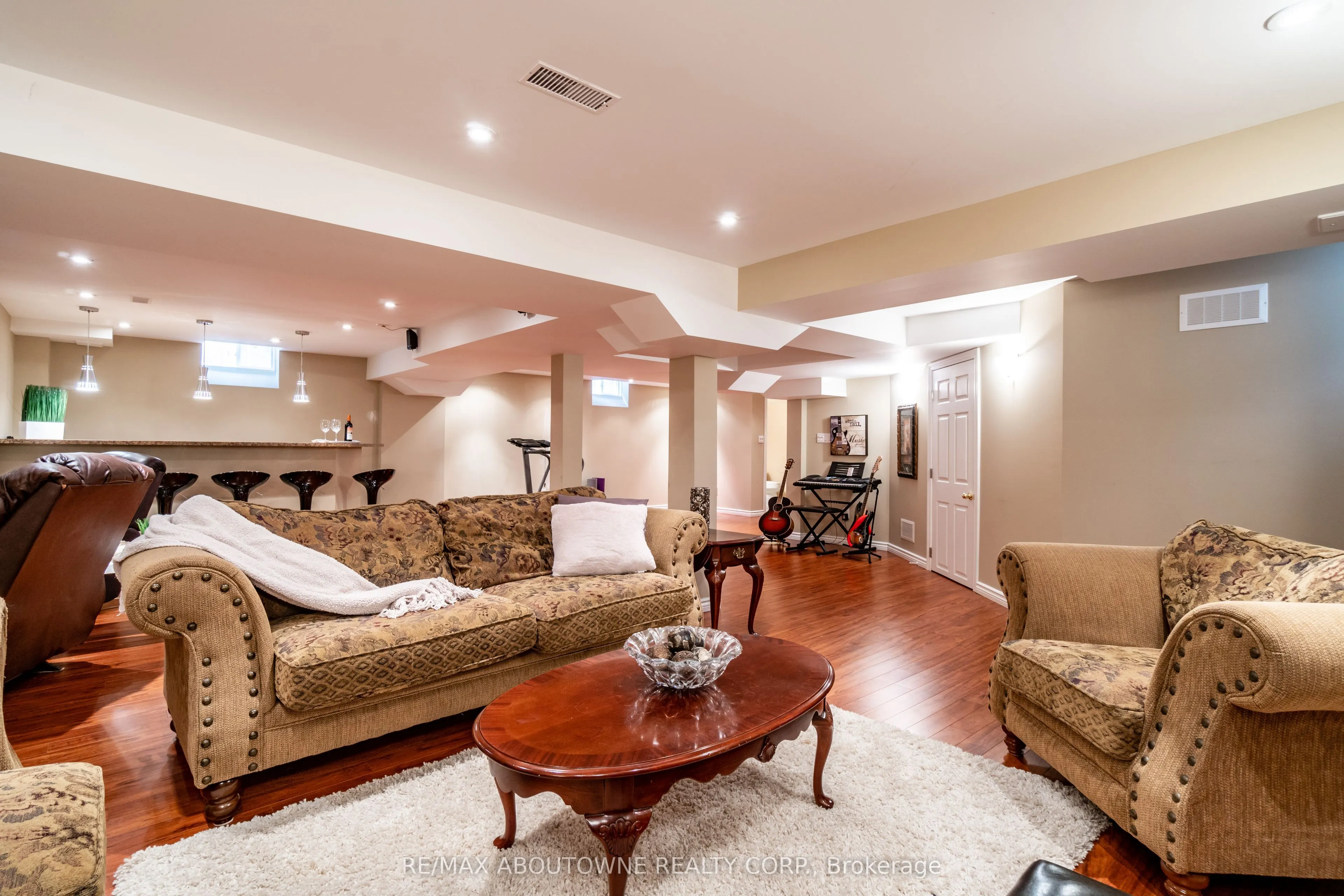 2270 Gladacres Lane