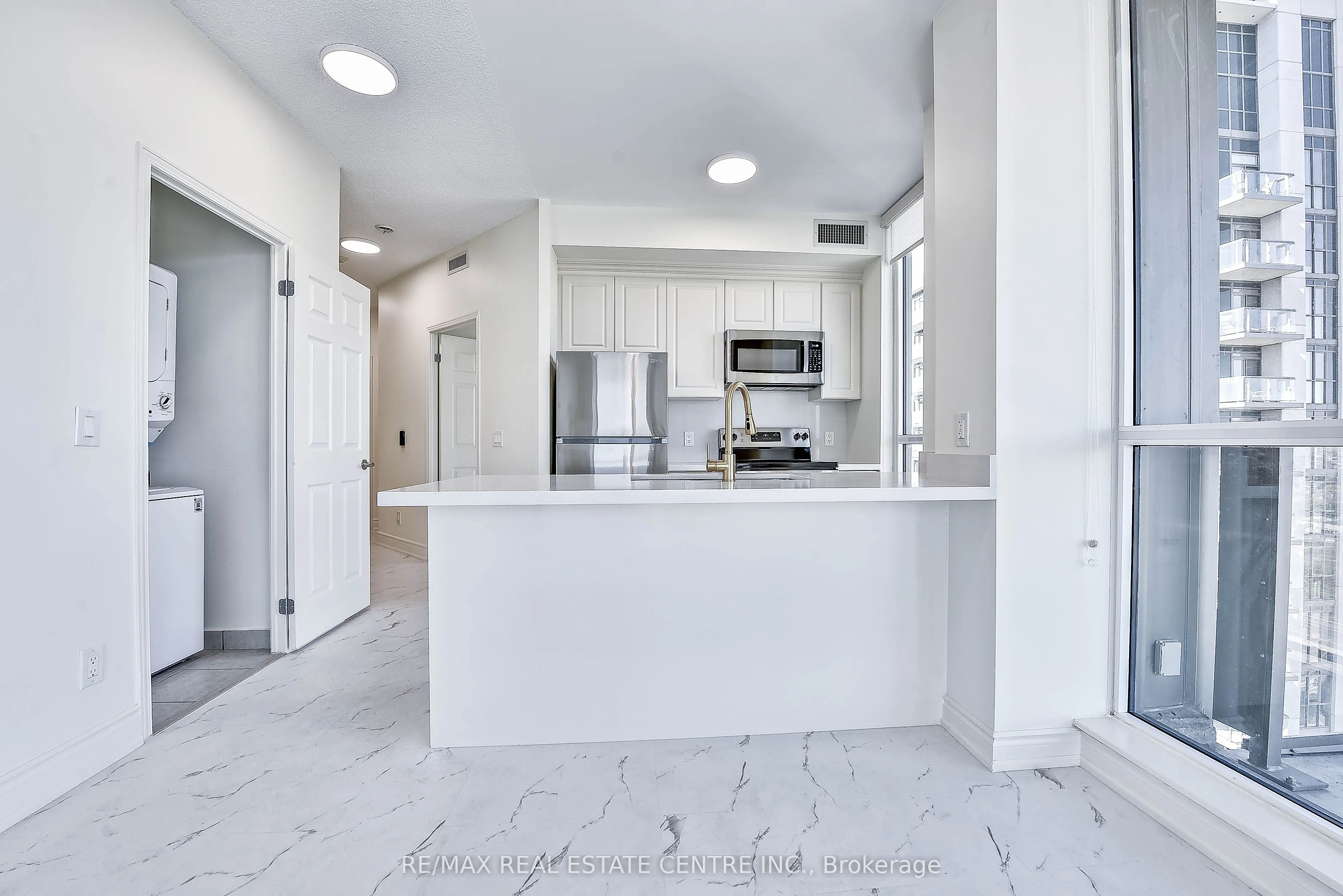 339 Rathburn Road W, #2116