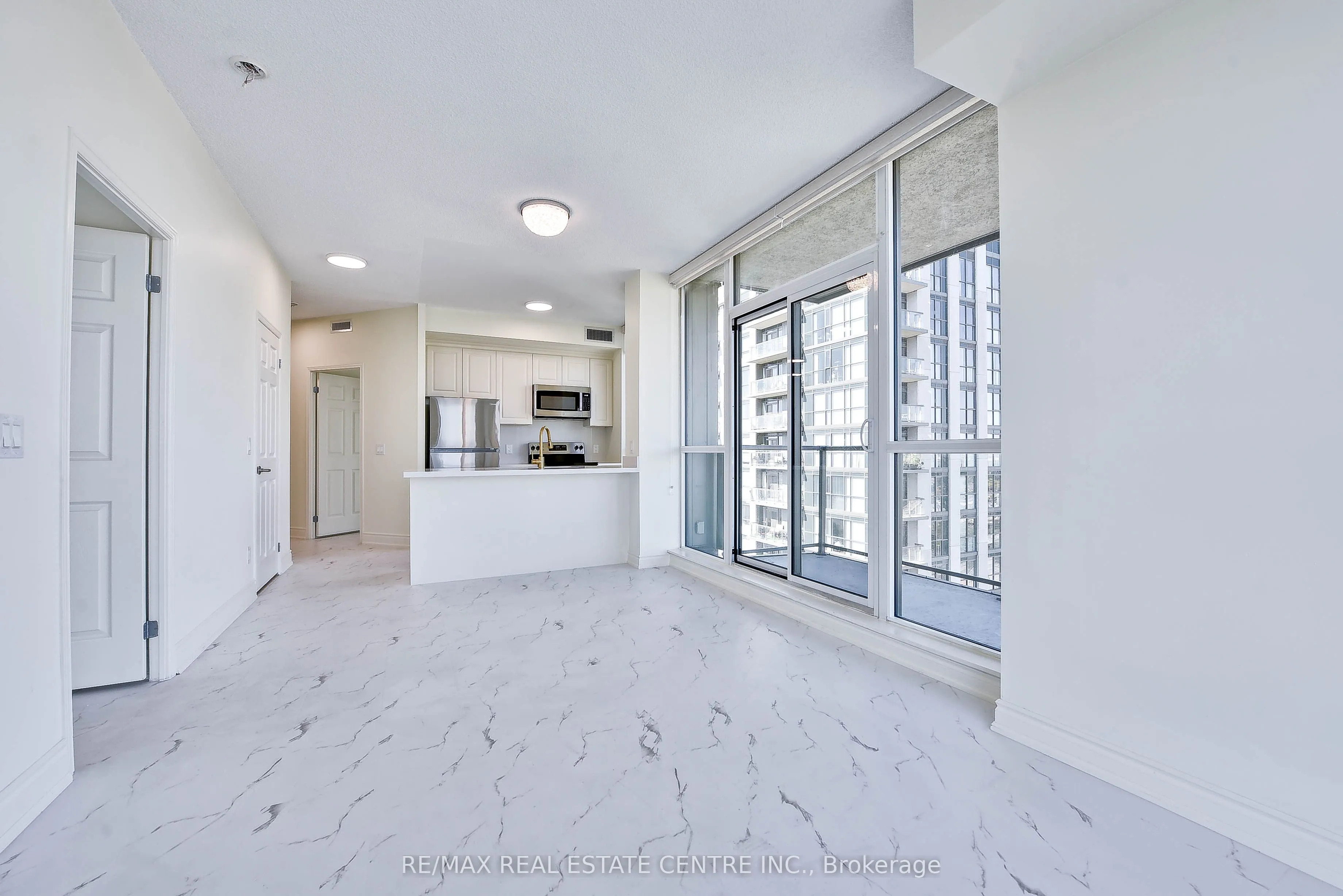339 Rathburn Road W, #2116