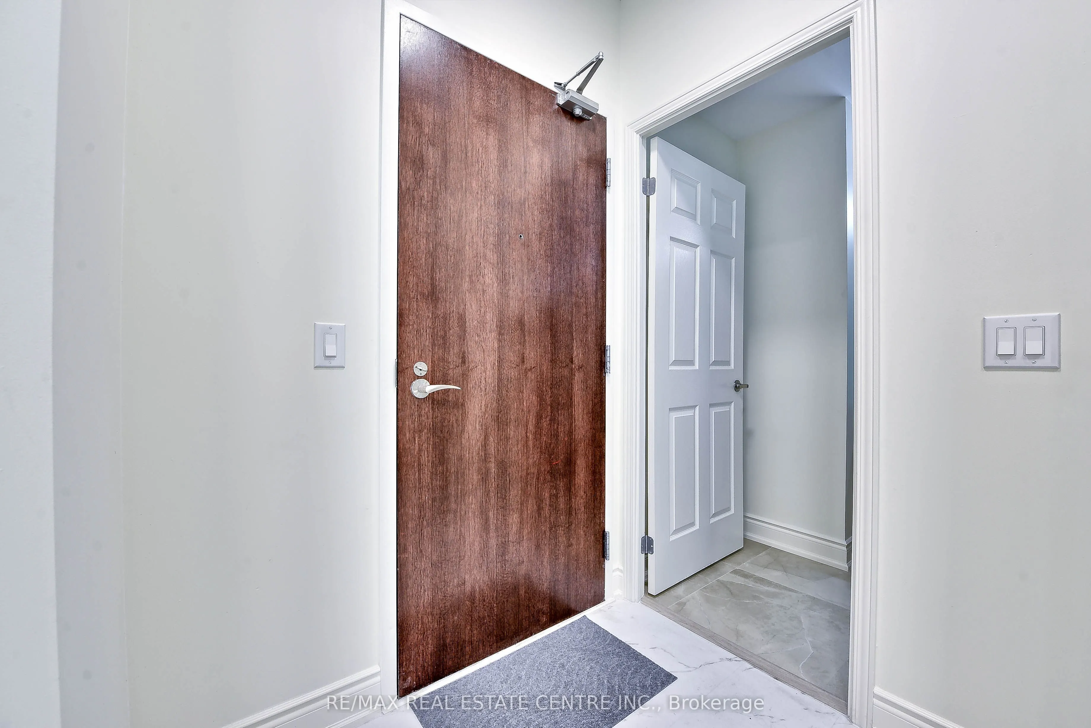 339 Rathburn Road W, #2116