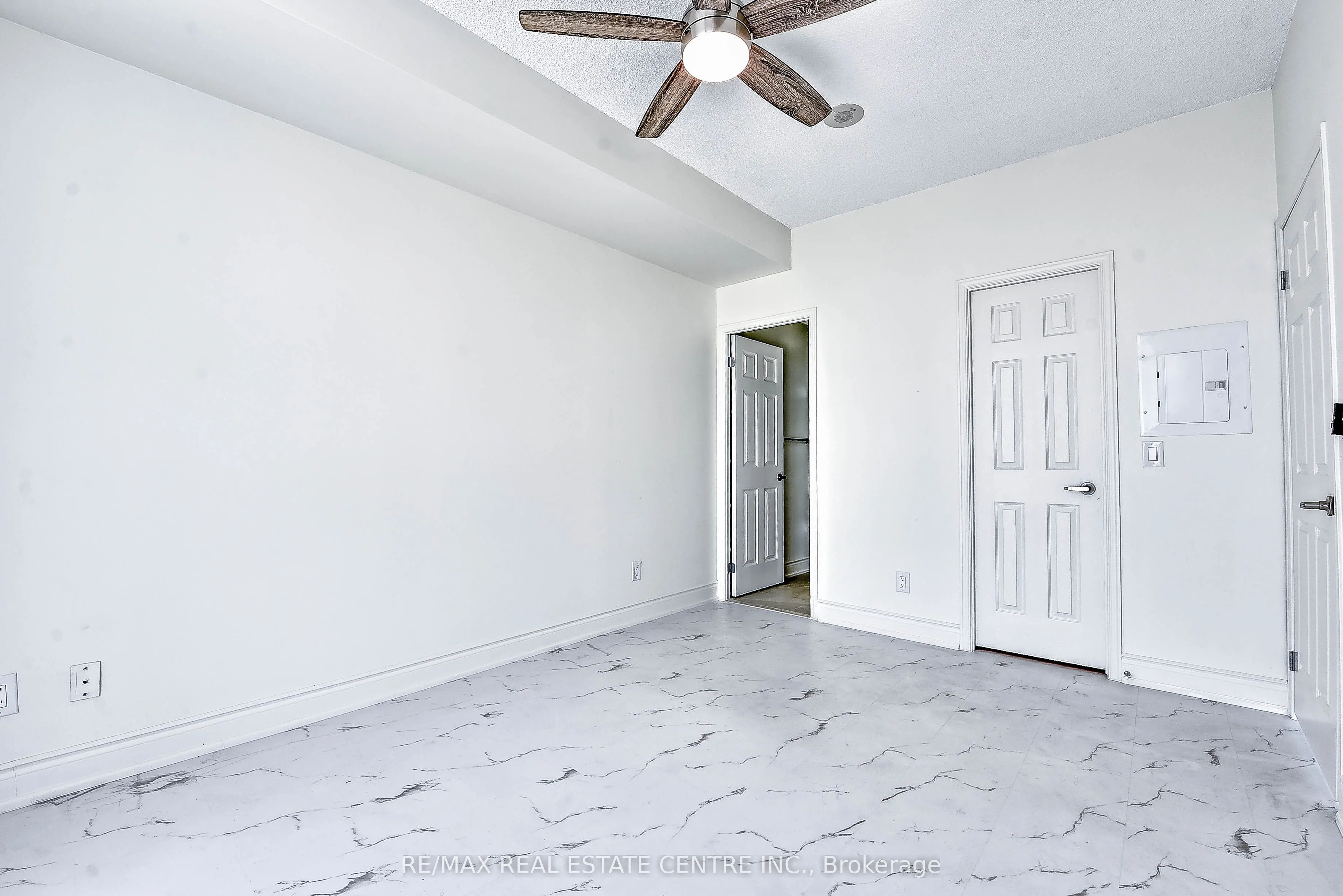 339 Rathburn Road W, #2116