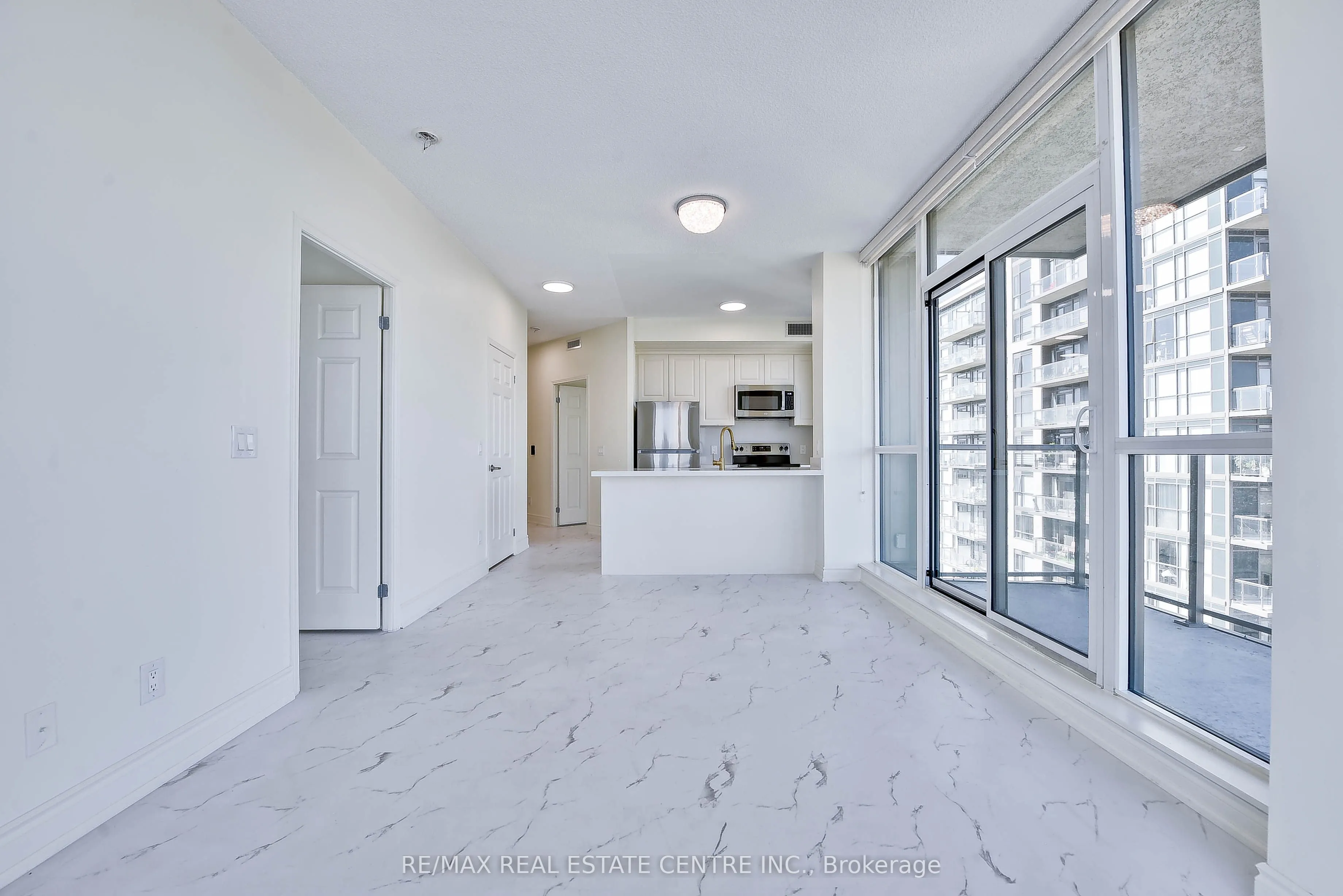 339 Rathburn Road W, #2116