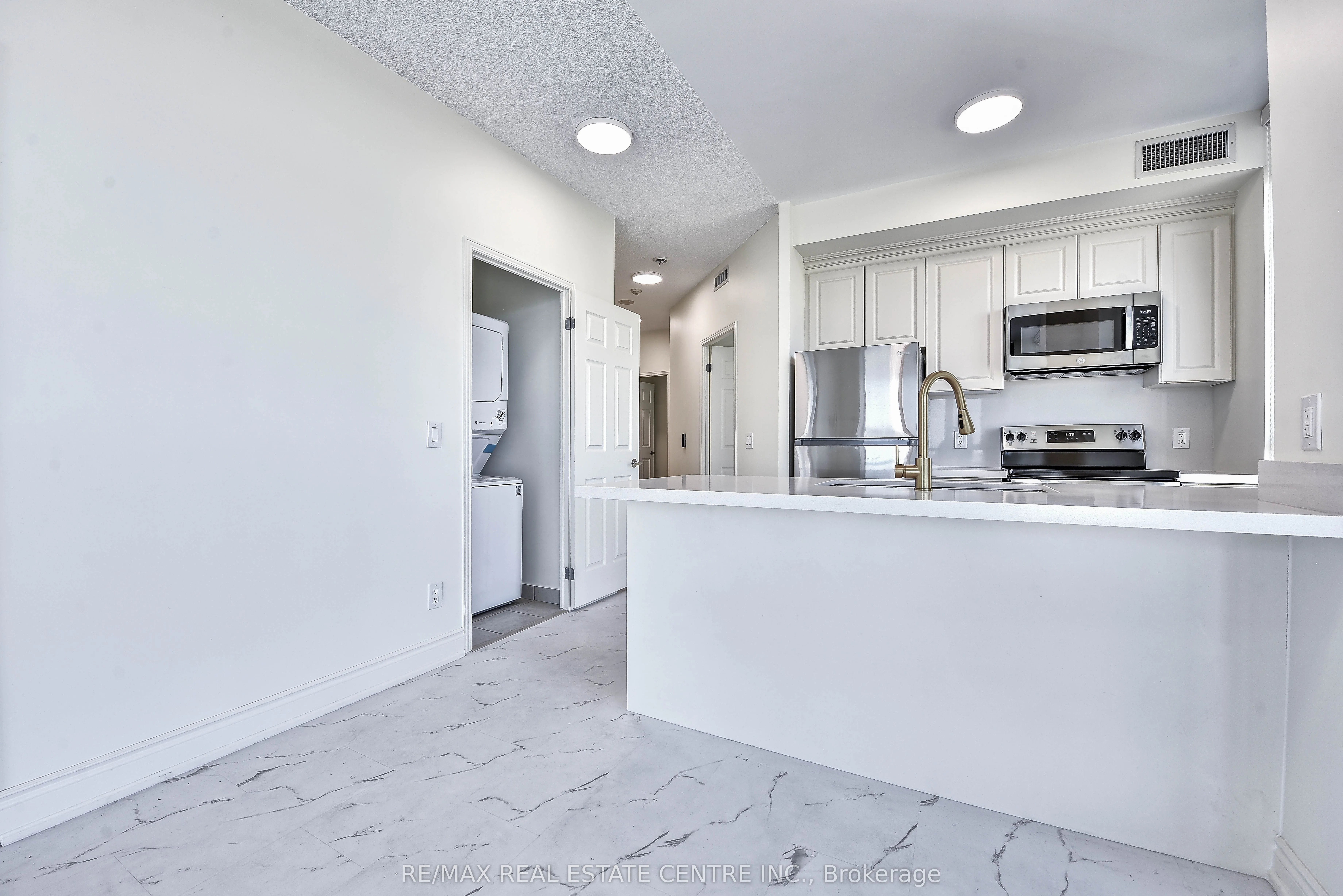 339 Rathburn Road W, #2116