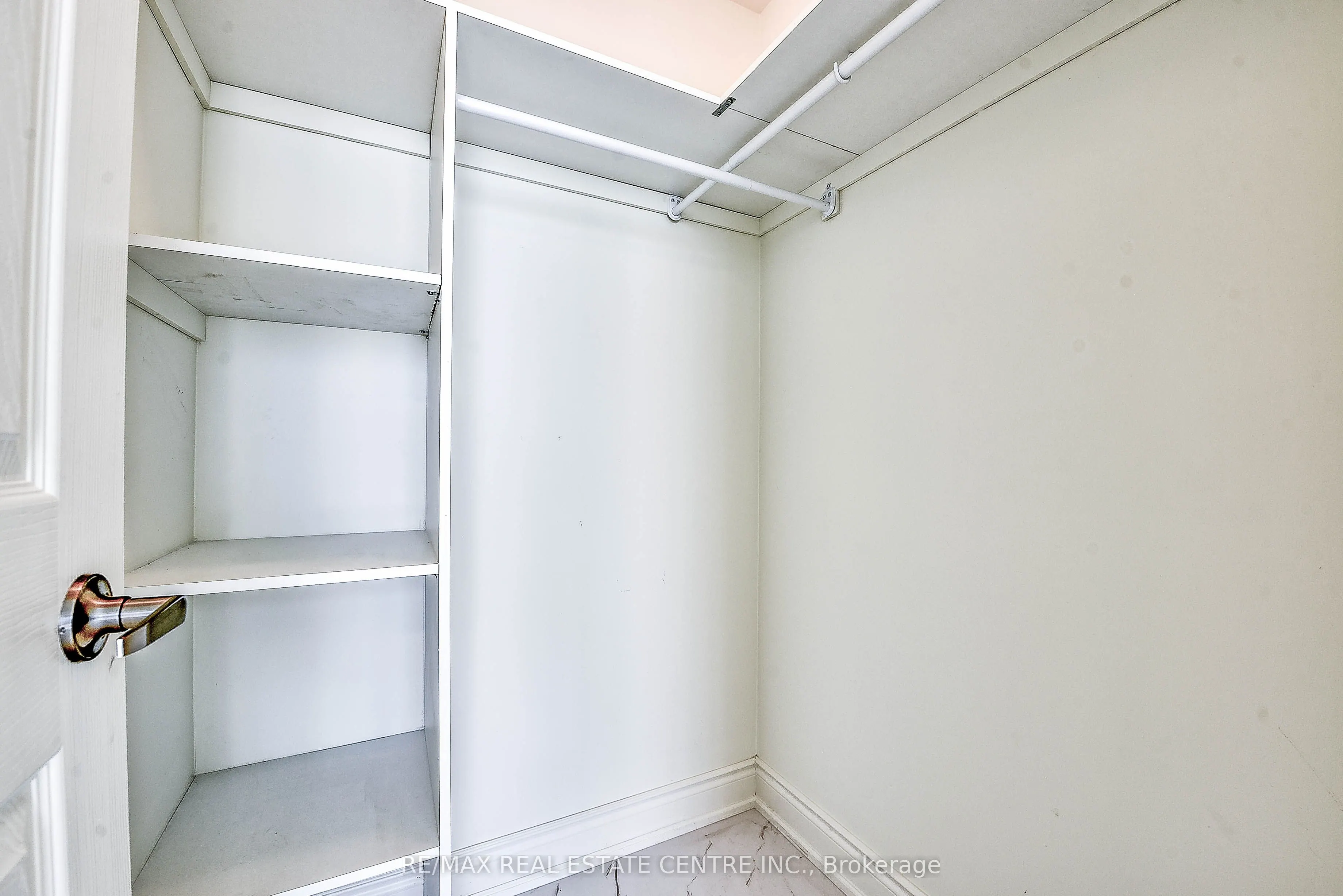 339 Rathburn Road W, #2116