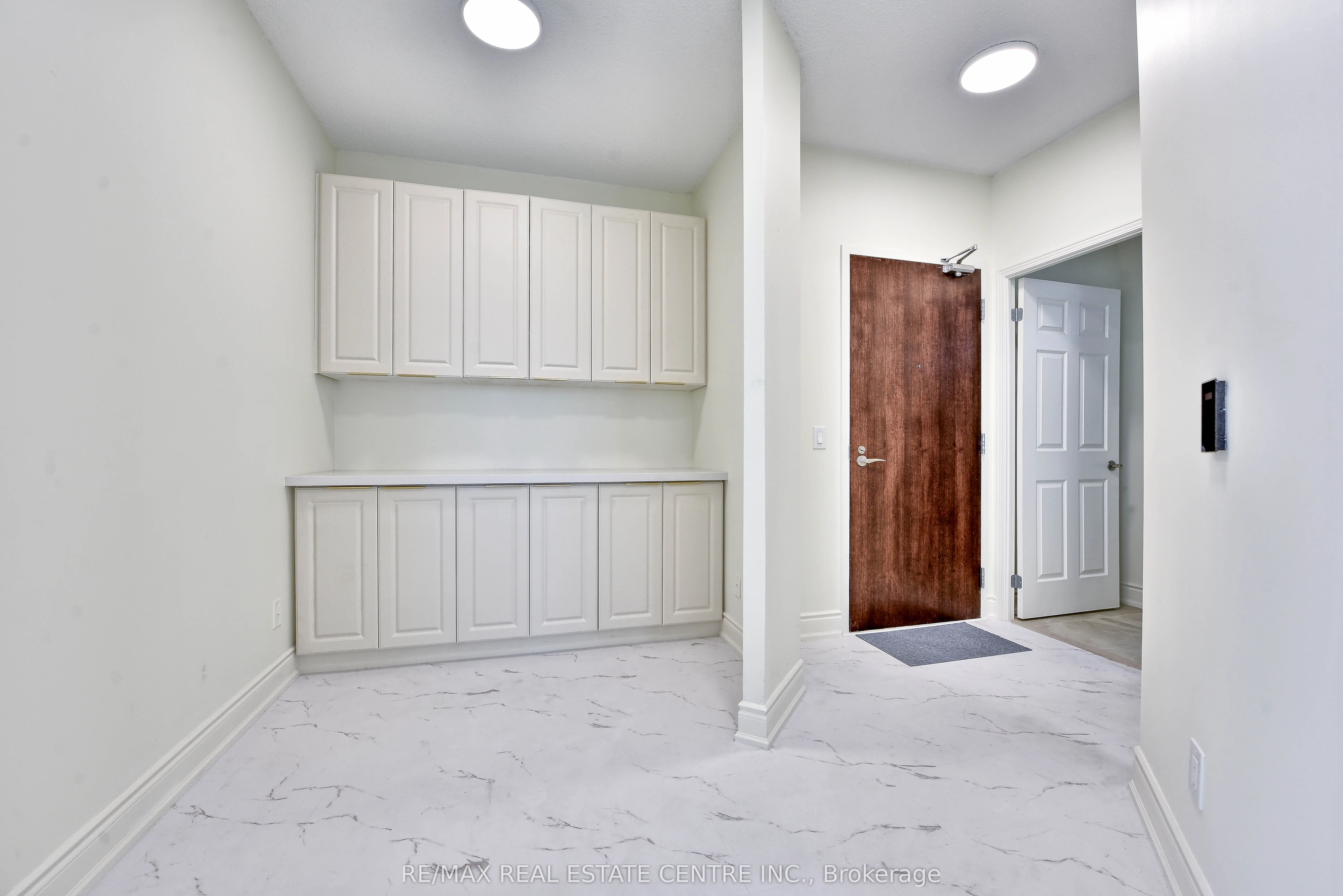 339 Rathburn Road W, #2116