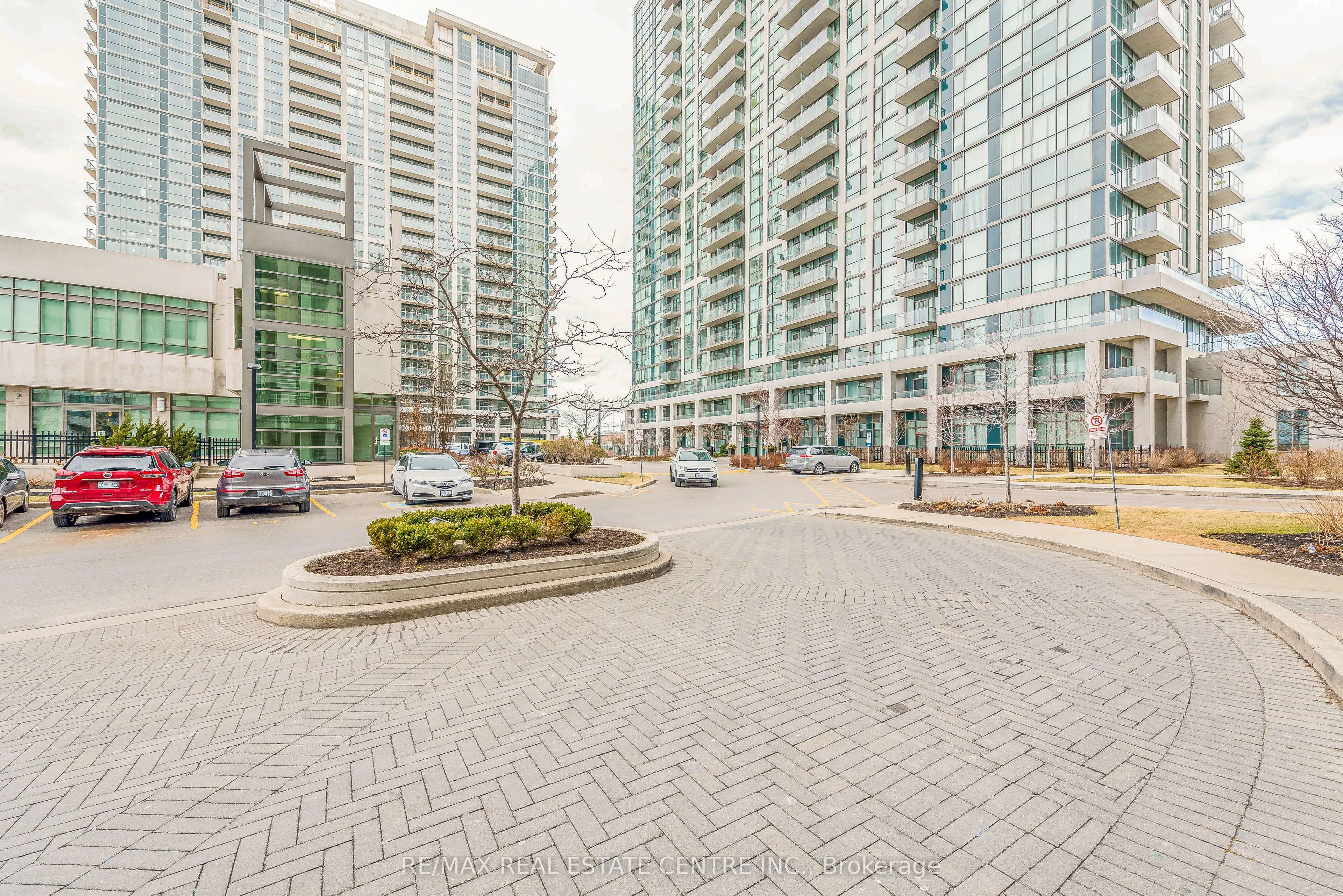 339 Rathburn Road W, #2116