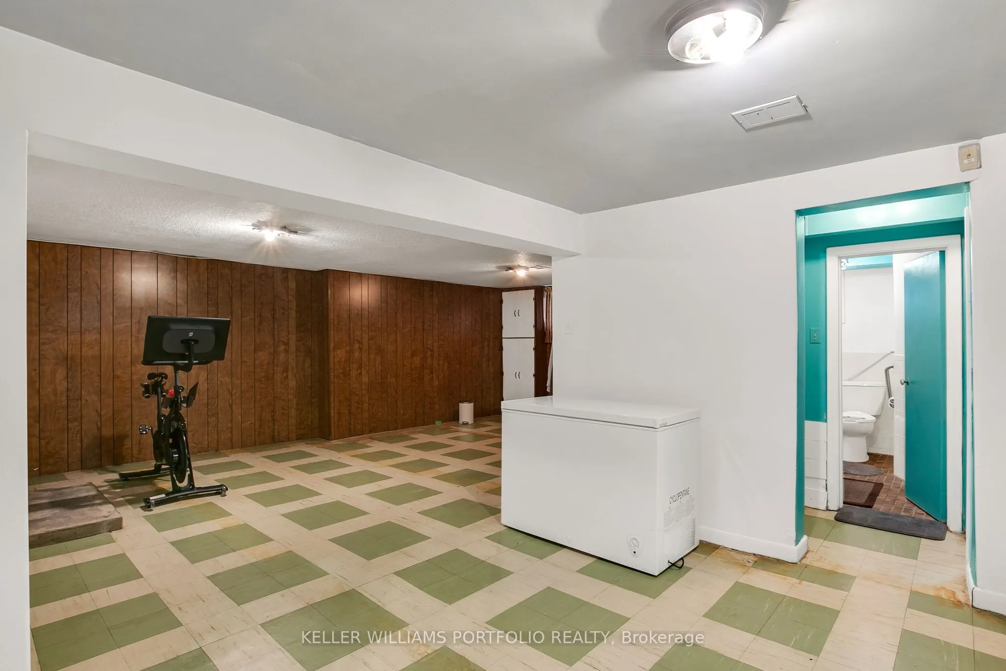 106 Botfield Avenue