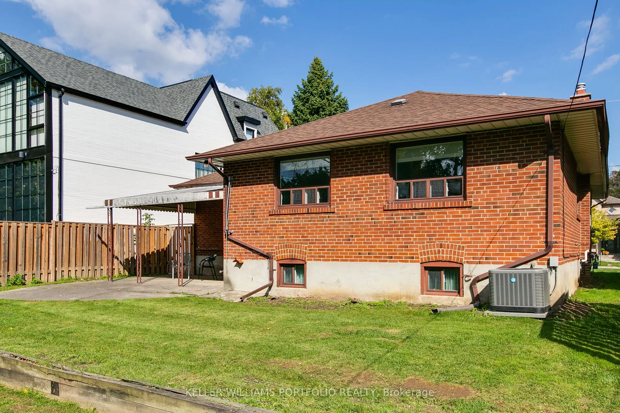 106 Botfield Avenue