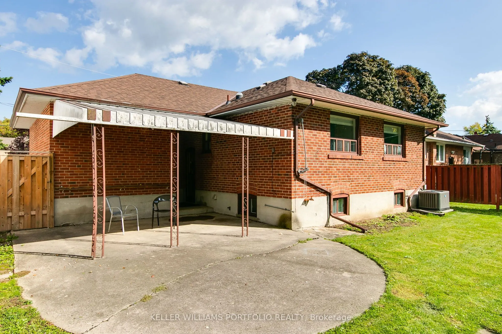 106 Botfield Avenue