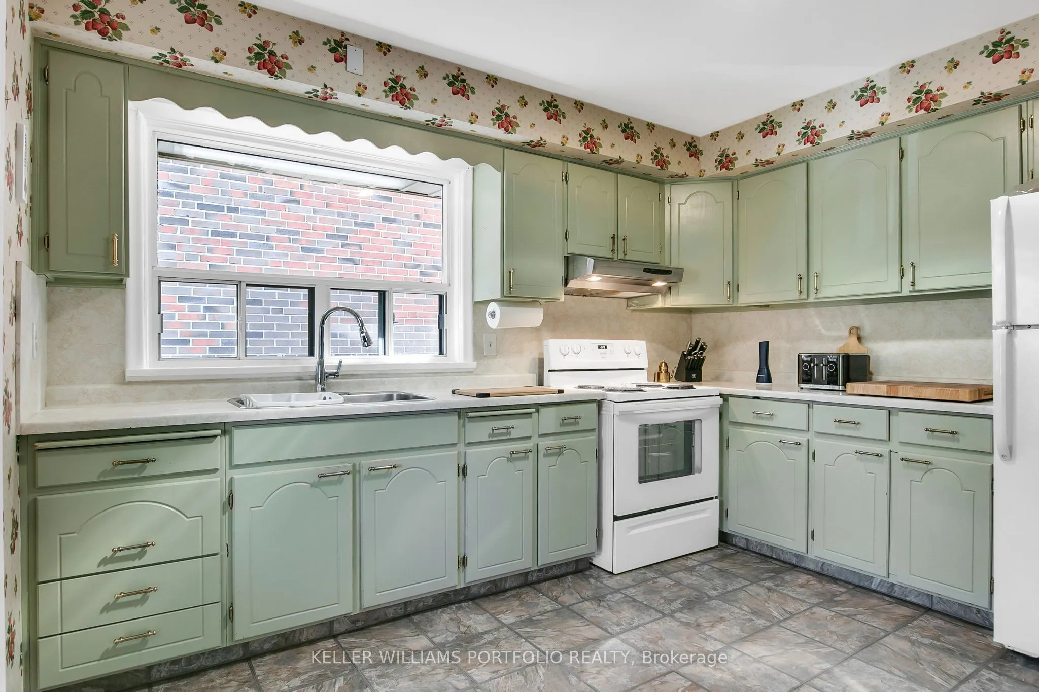 106 Botfield Avenue