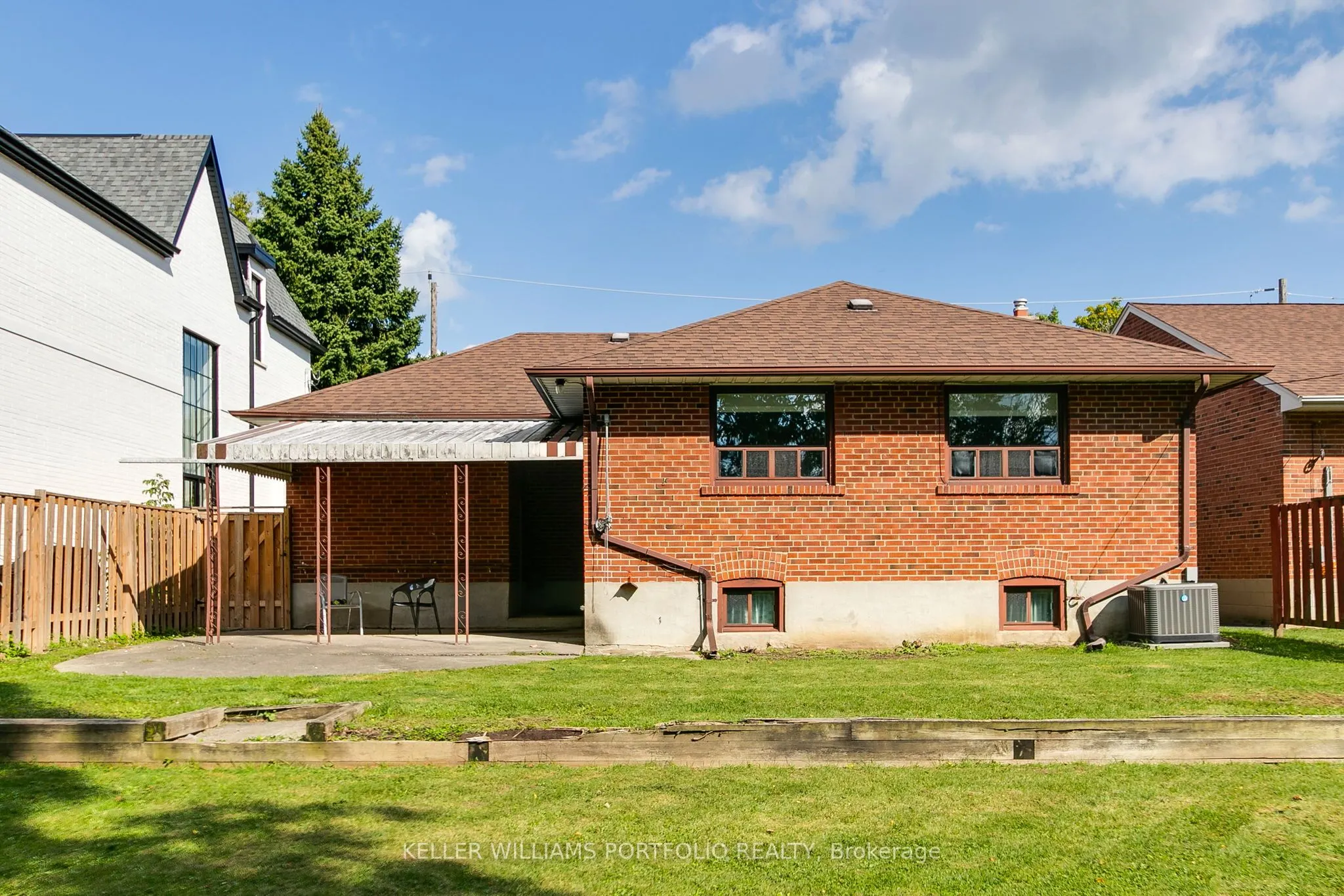 106 Botfield Avenue