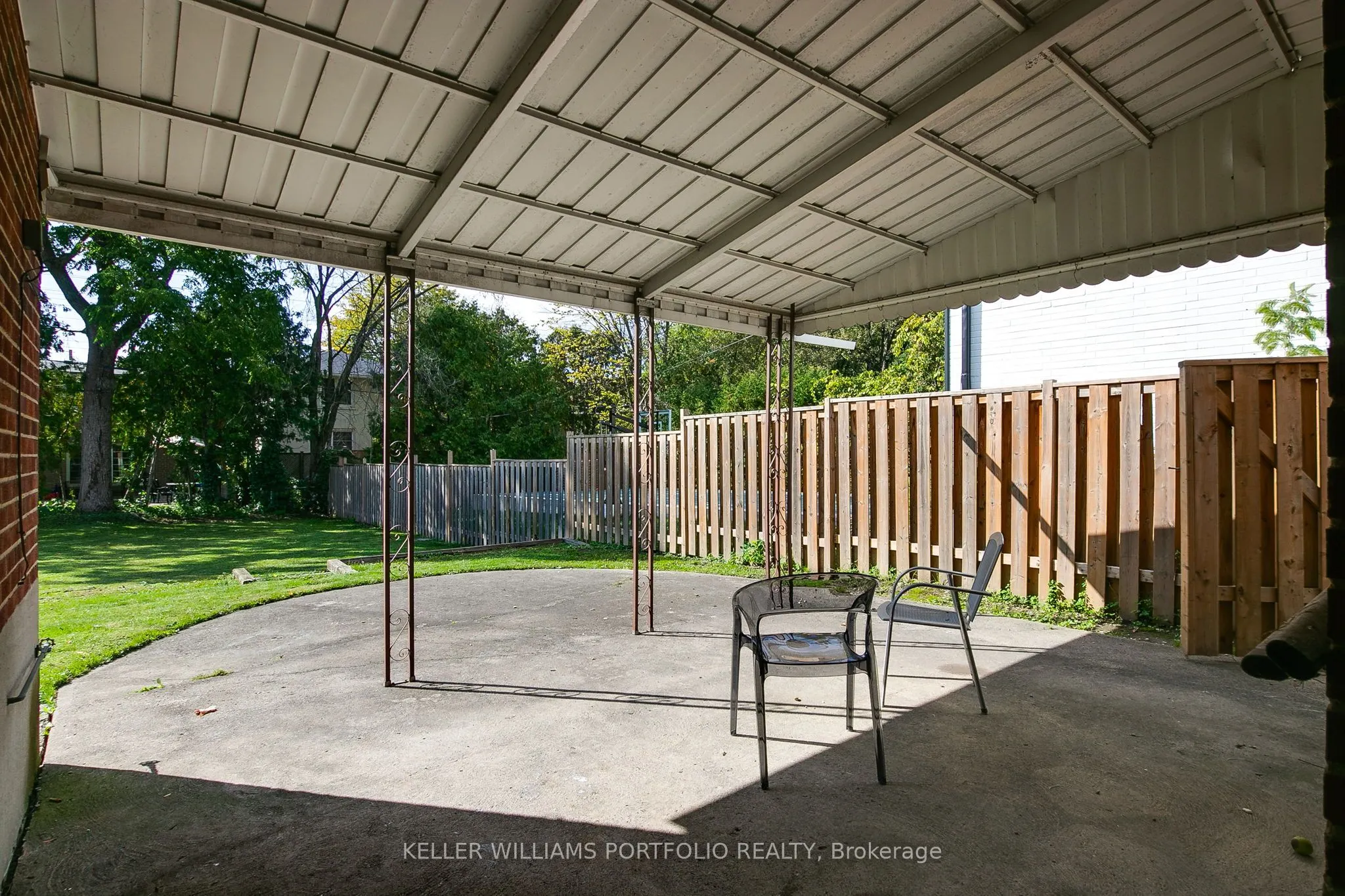 106 Botfield Avenue