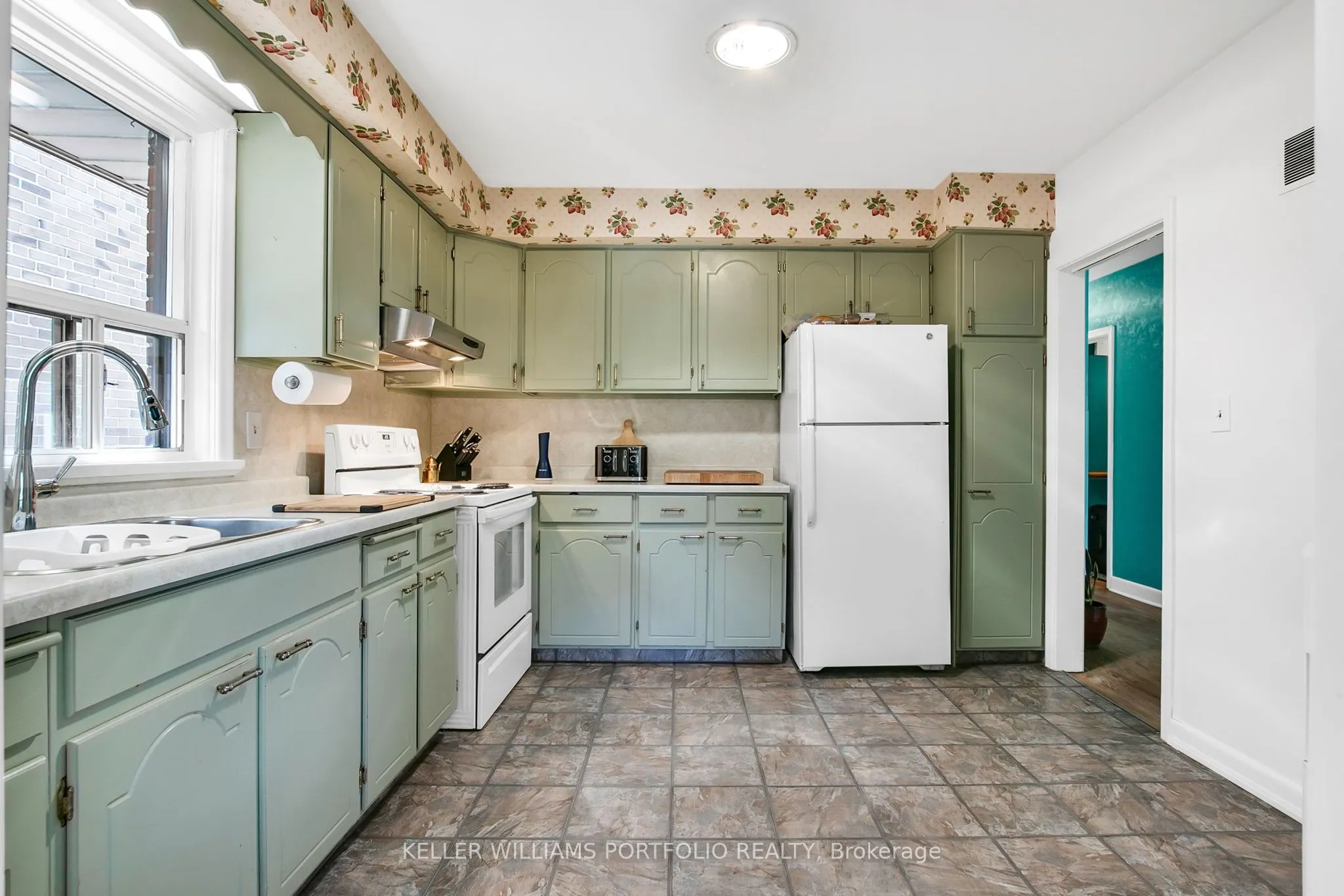 106 Botfield Avenue