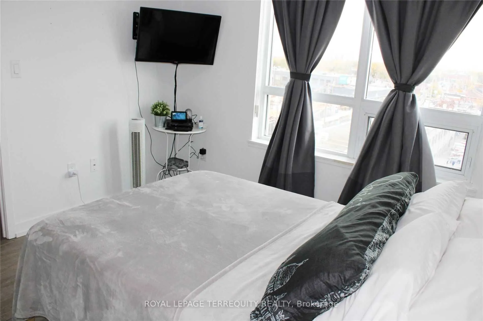 1420 Dupont Street, #808