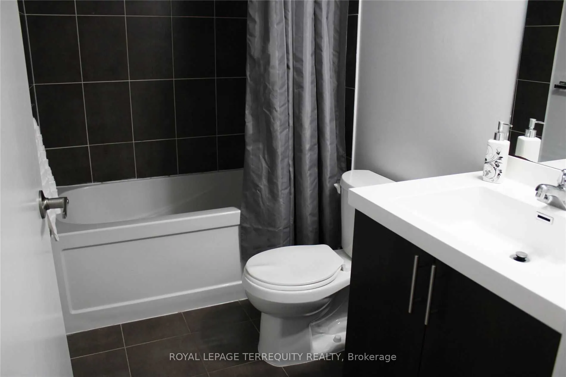 1420 Dupont Street, #808