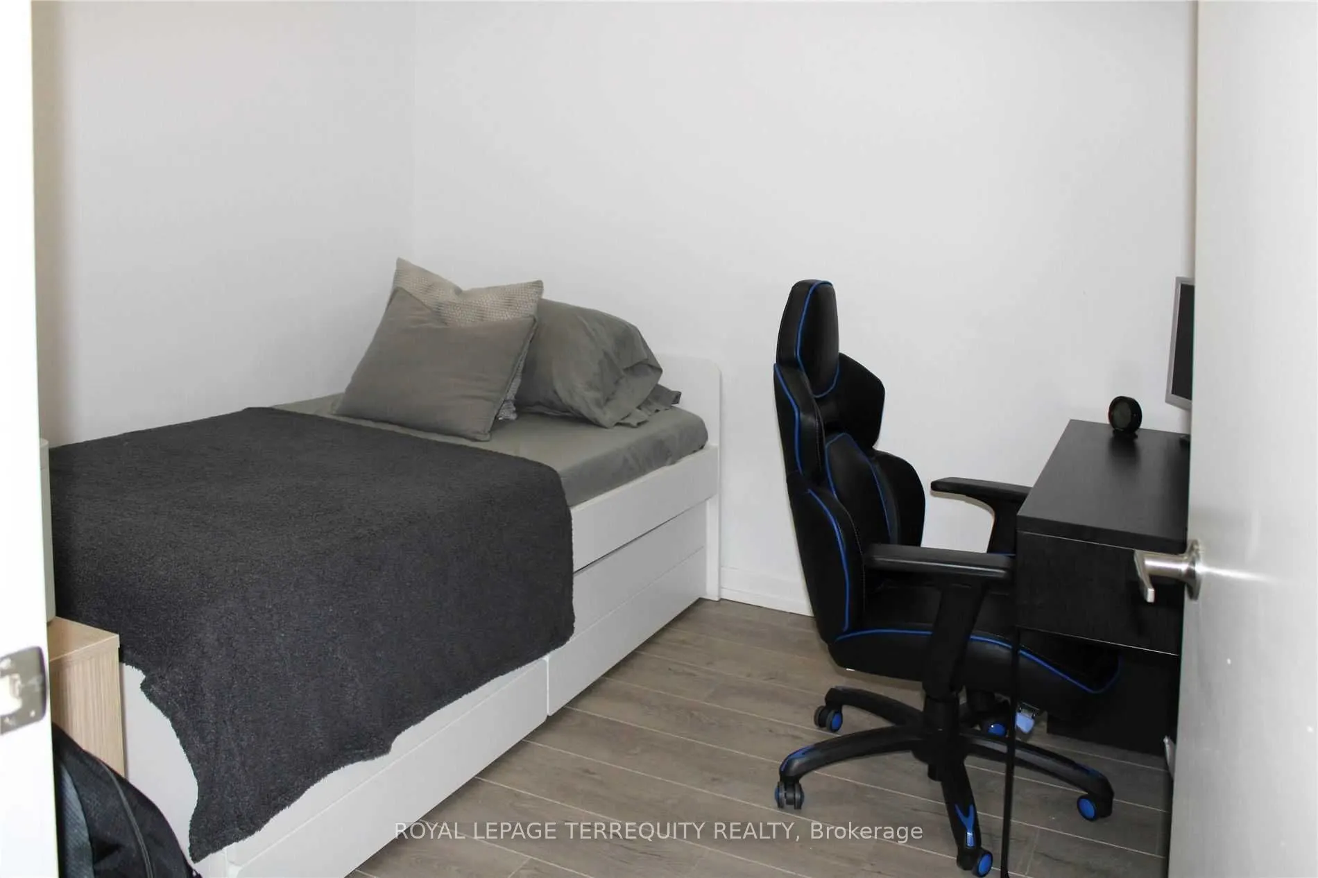 1420 Dupont Street, #808