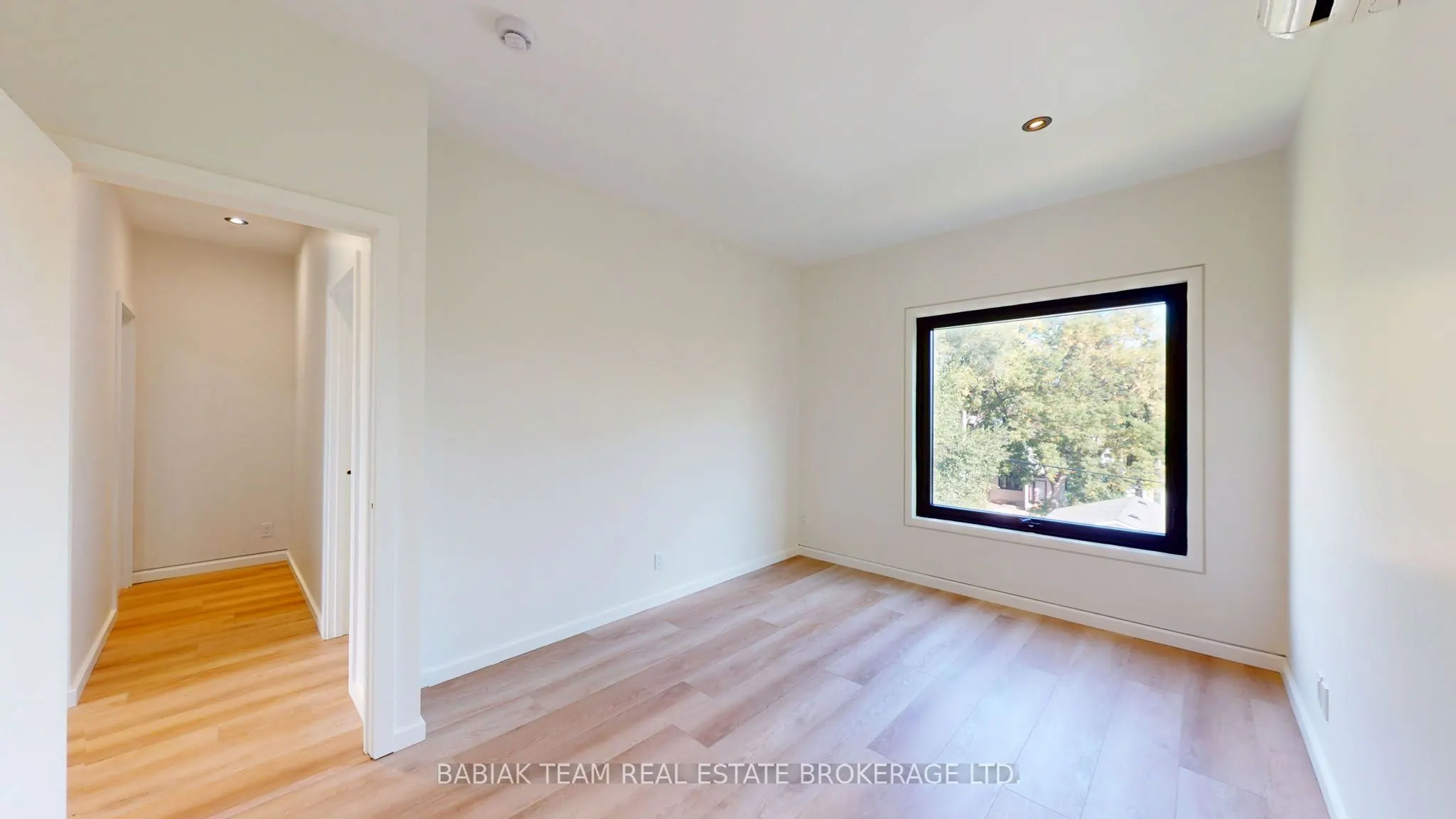 3212 Dundas Street W, #301