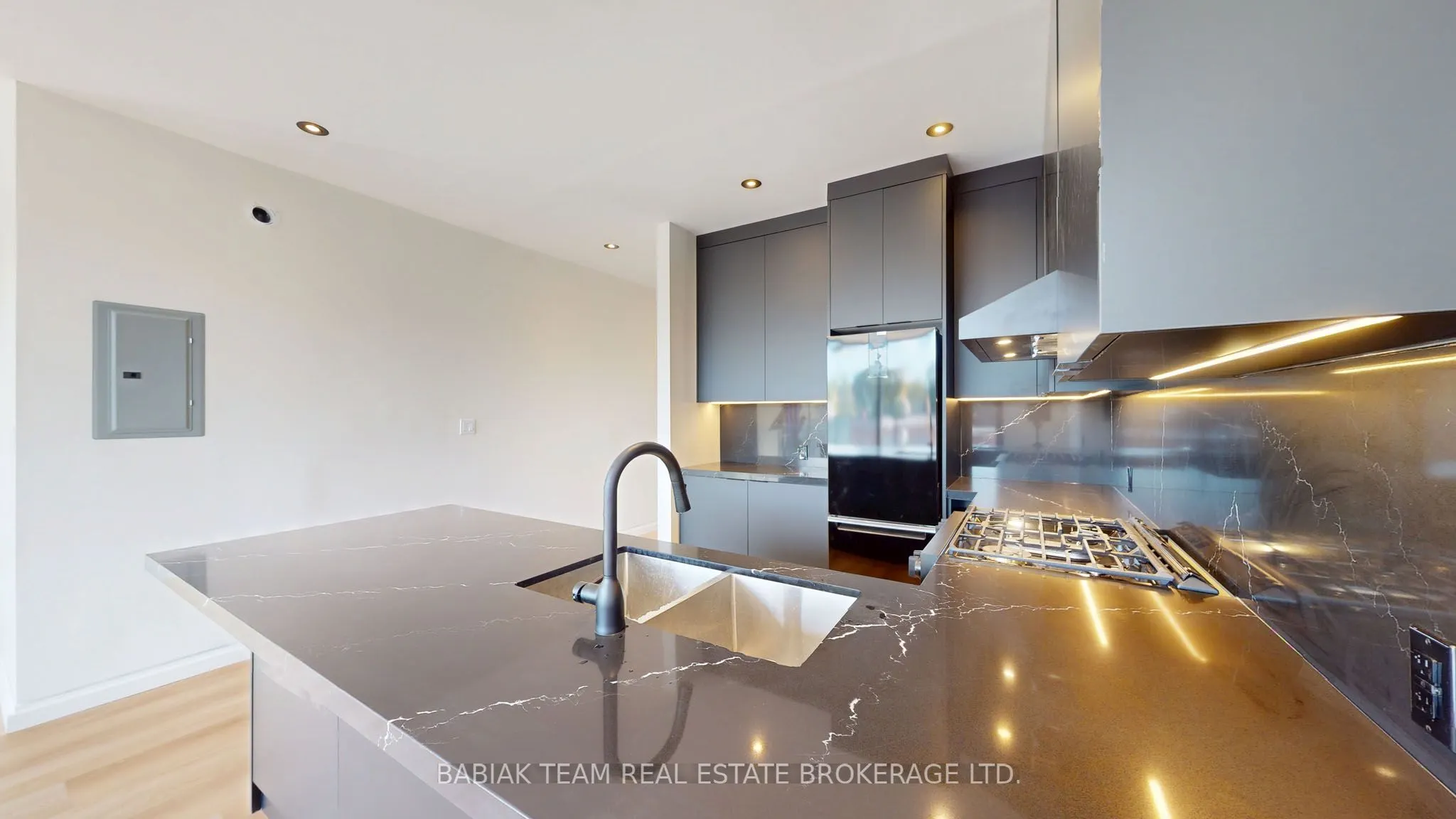 3212 Dundas Street W, #301