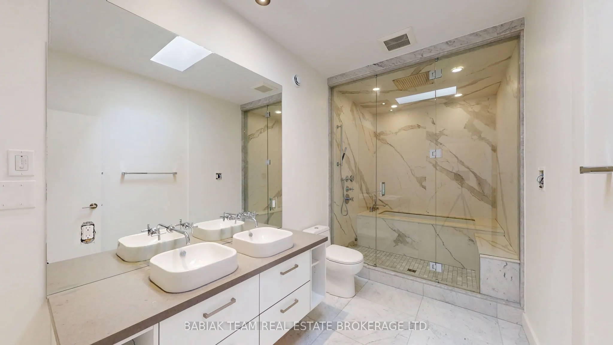 3212 Dundas Street W, #301