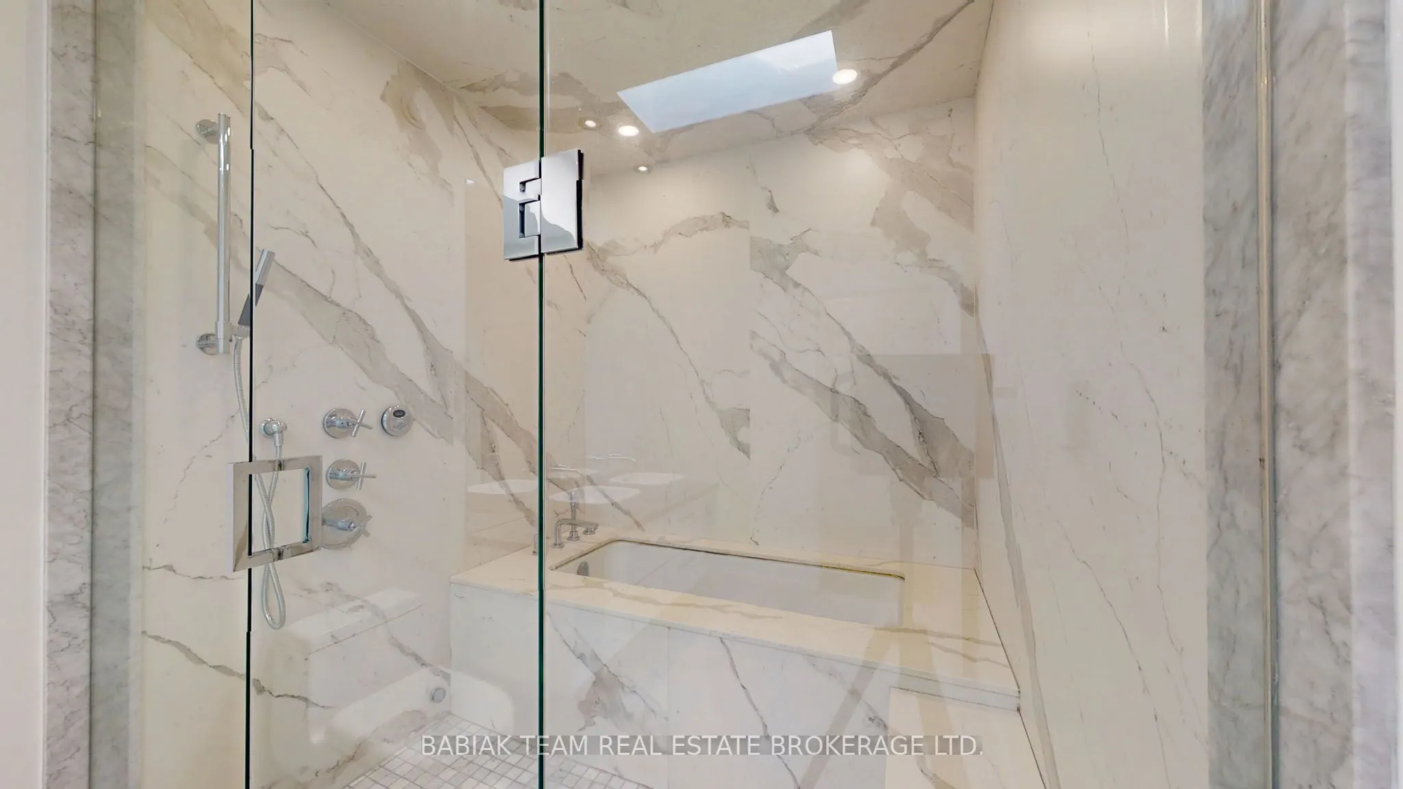 3212 Dundas Street W, #301