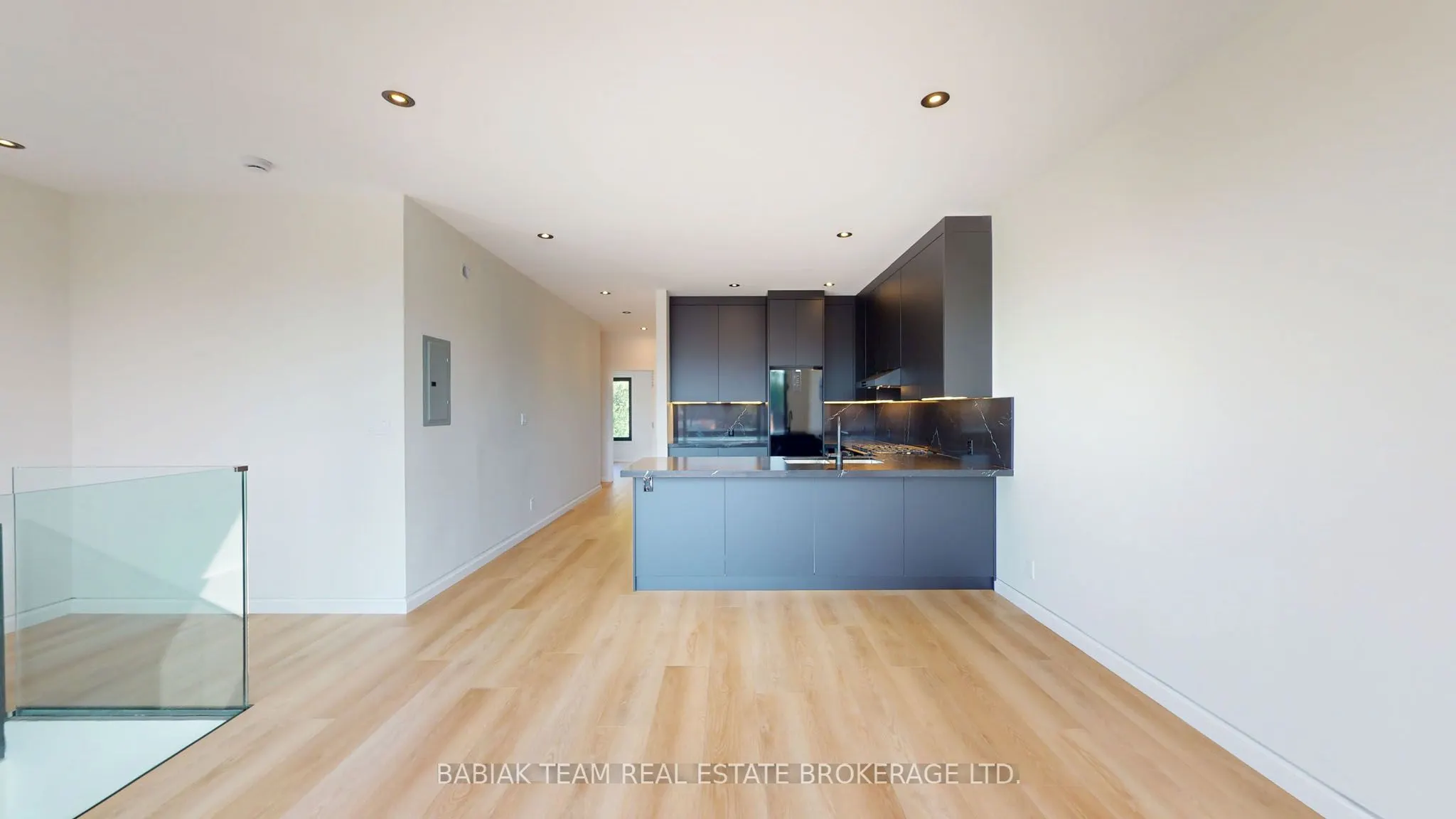 3212 Dundas Street W, #301