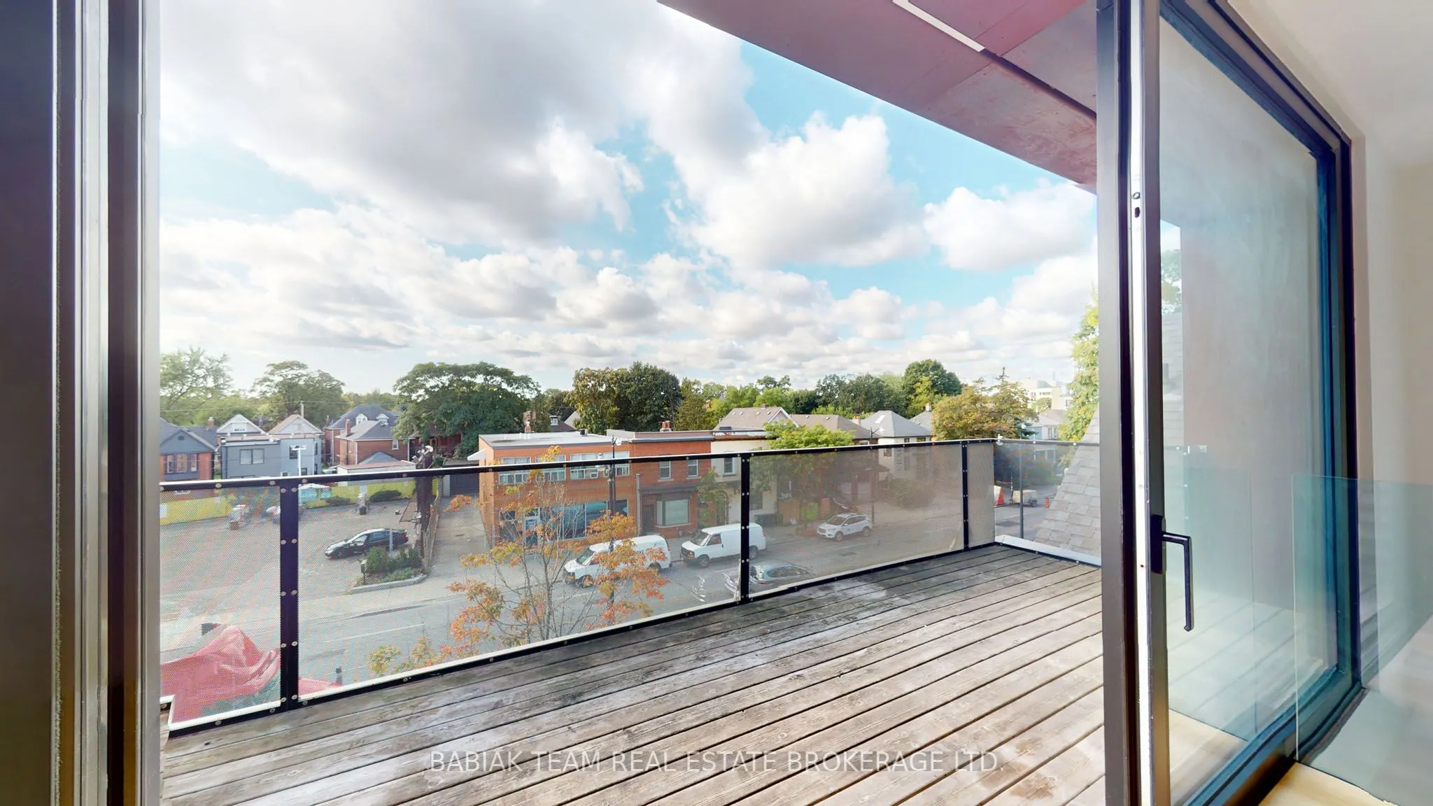 3212 Dundas Street W, #301