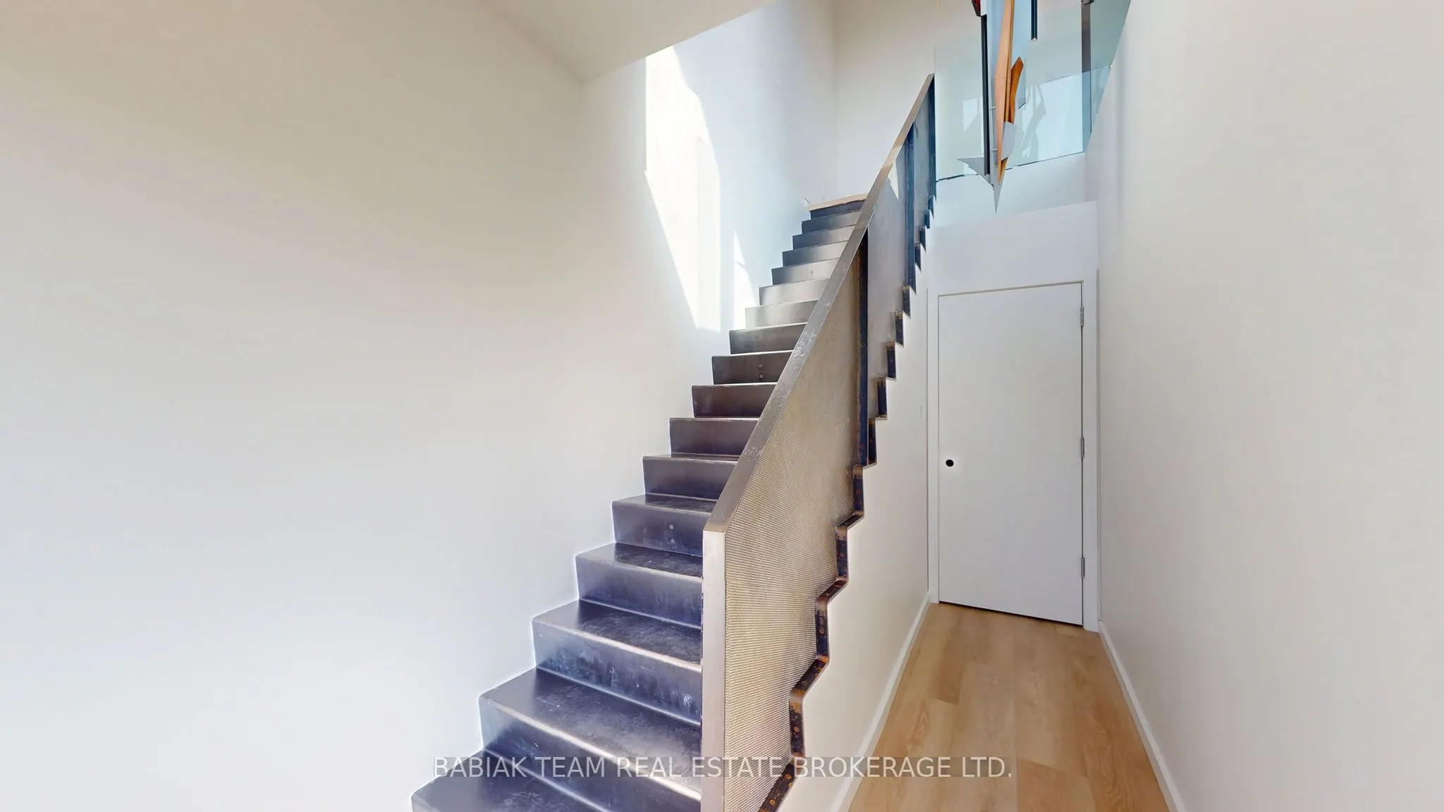 3212 Dundas Street W, #301