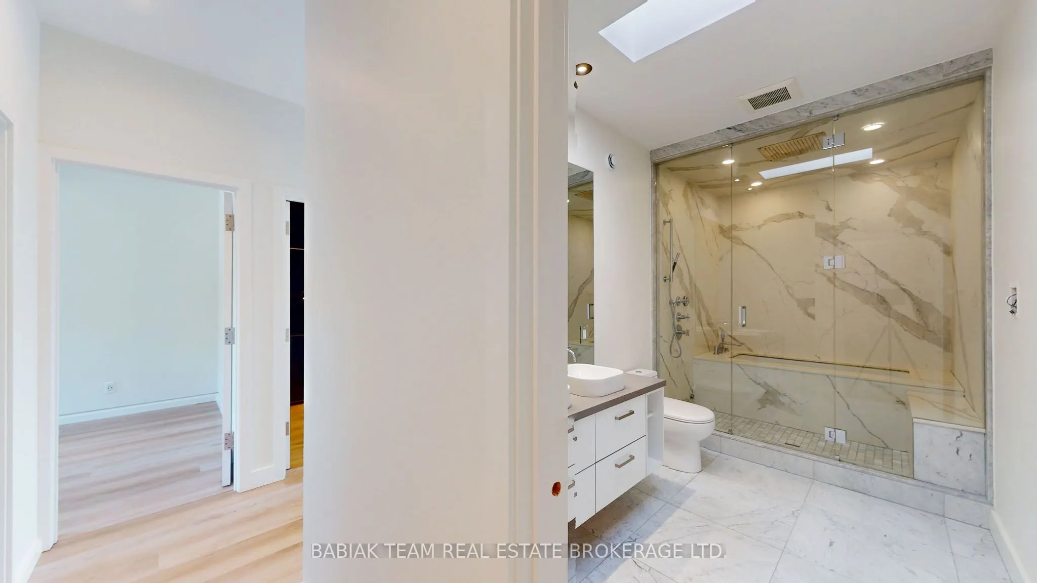 3212 Dundas Street W, #301