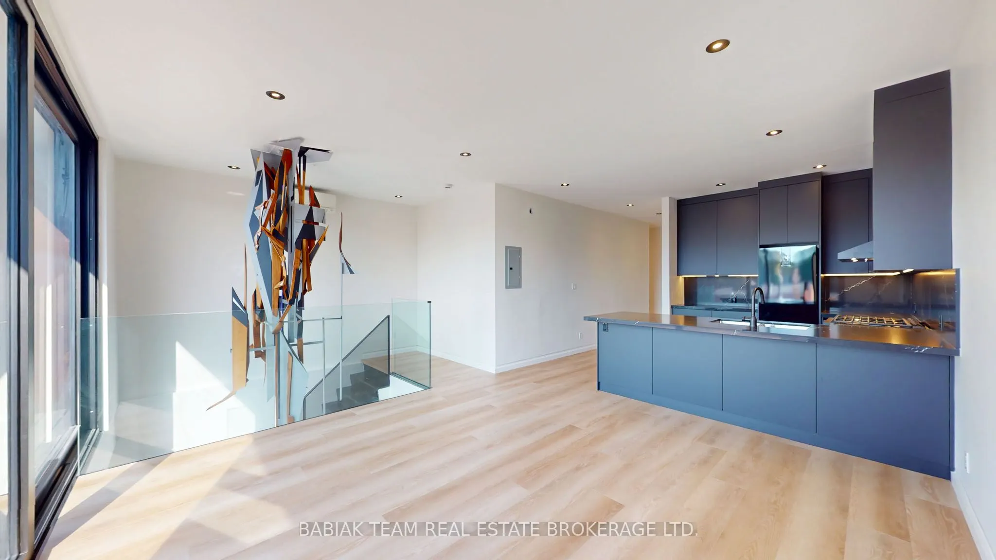 3212 Dundas Street W, #301