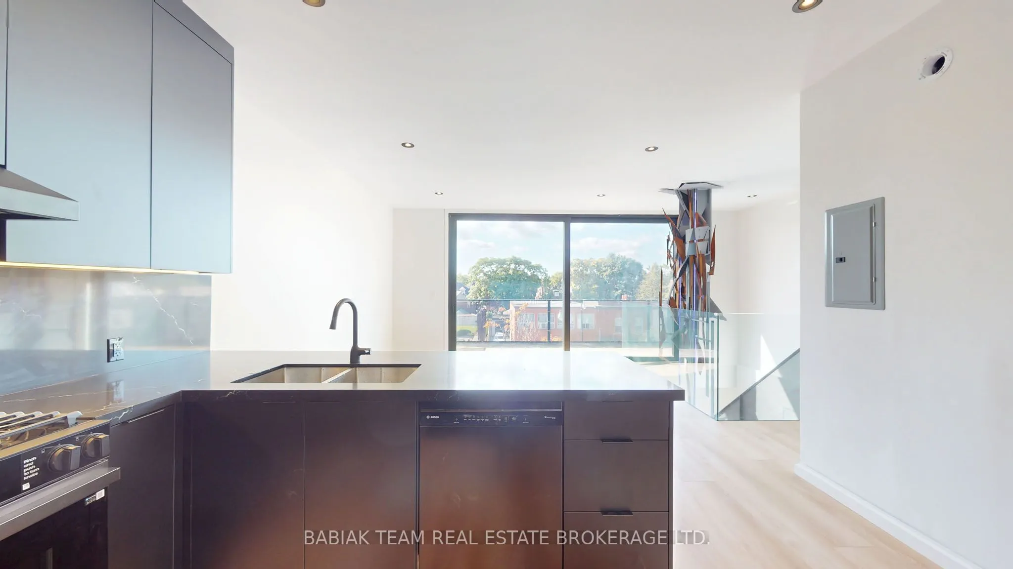 3212 Dundas Street W, #301