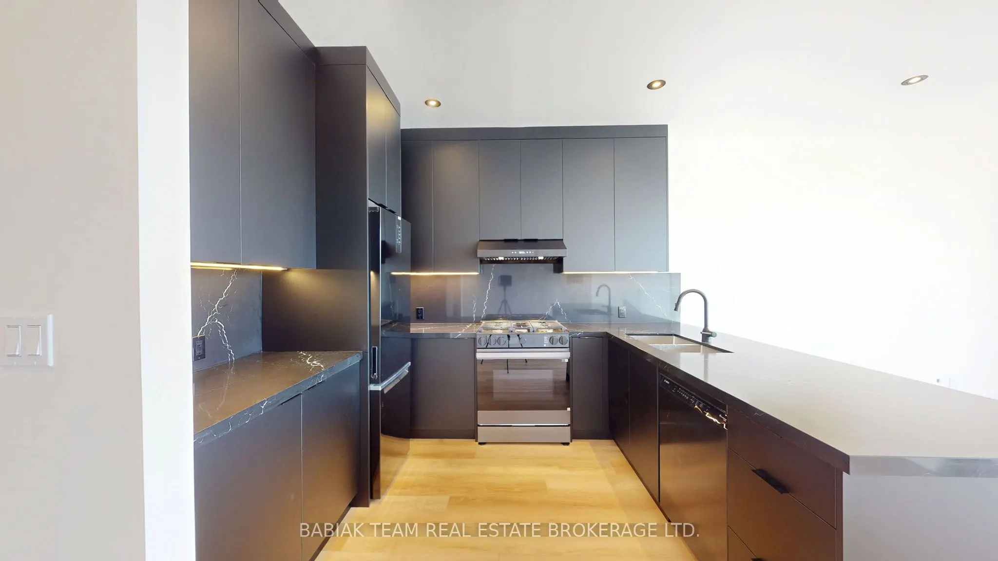3212 Dundas Street W, #301