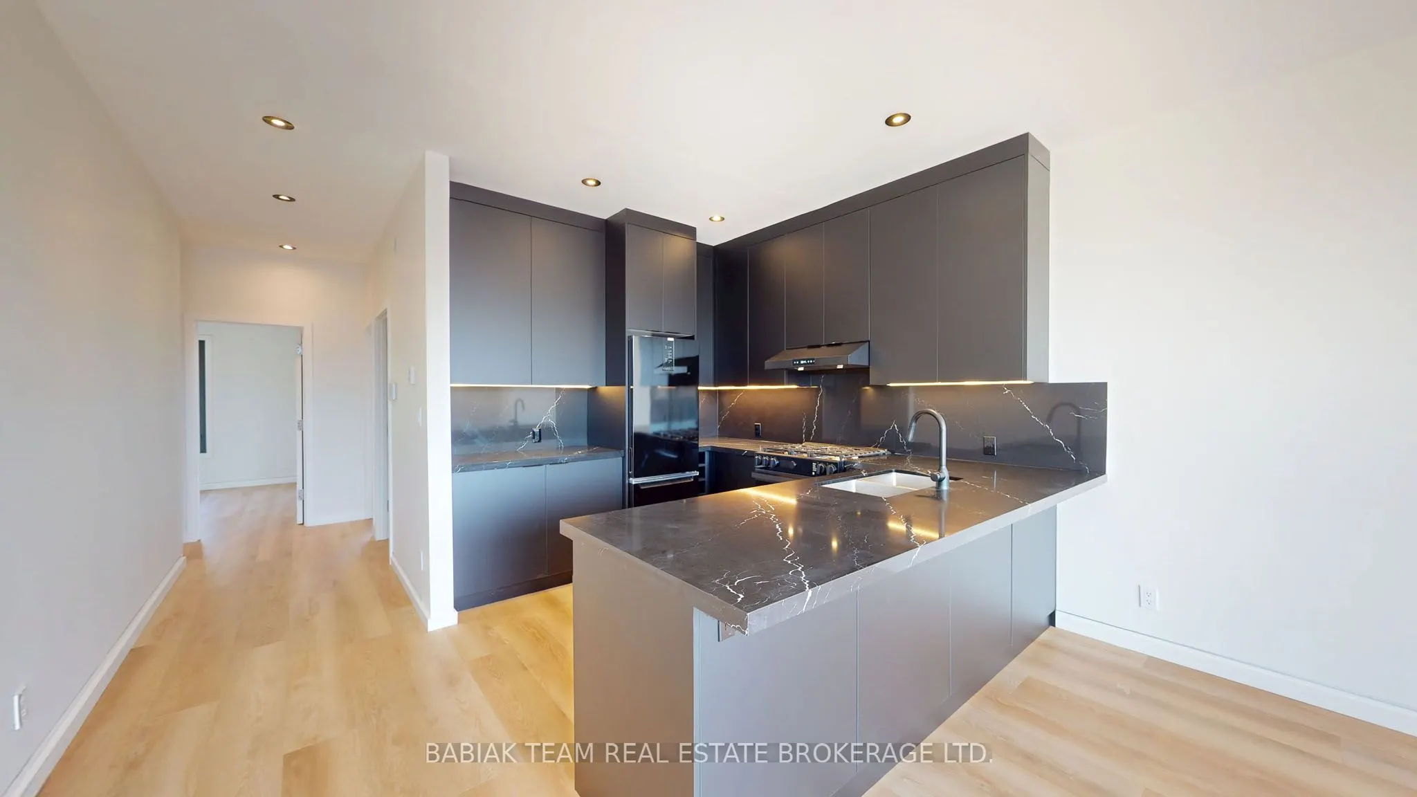 3212 Dundas Street W, #301