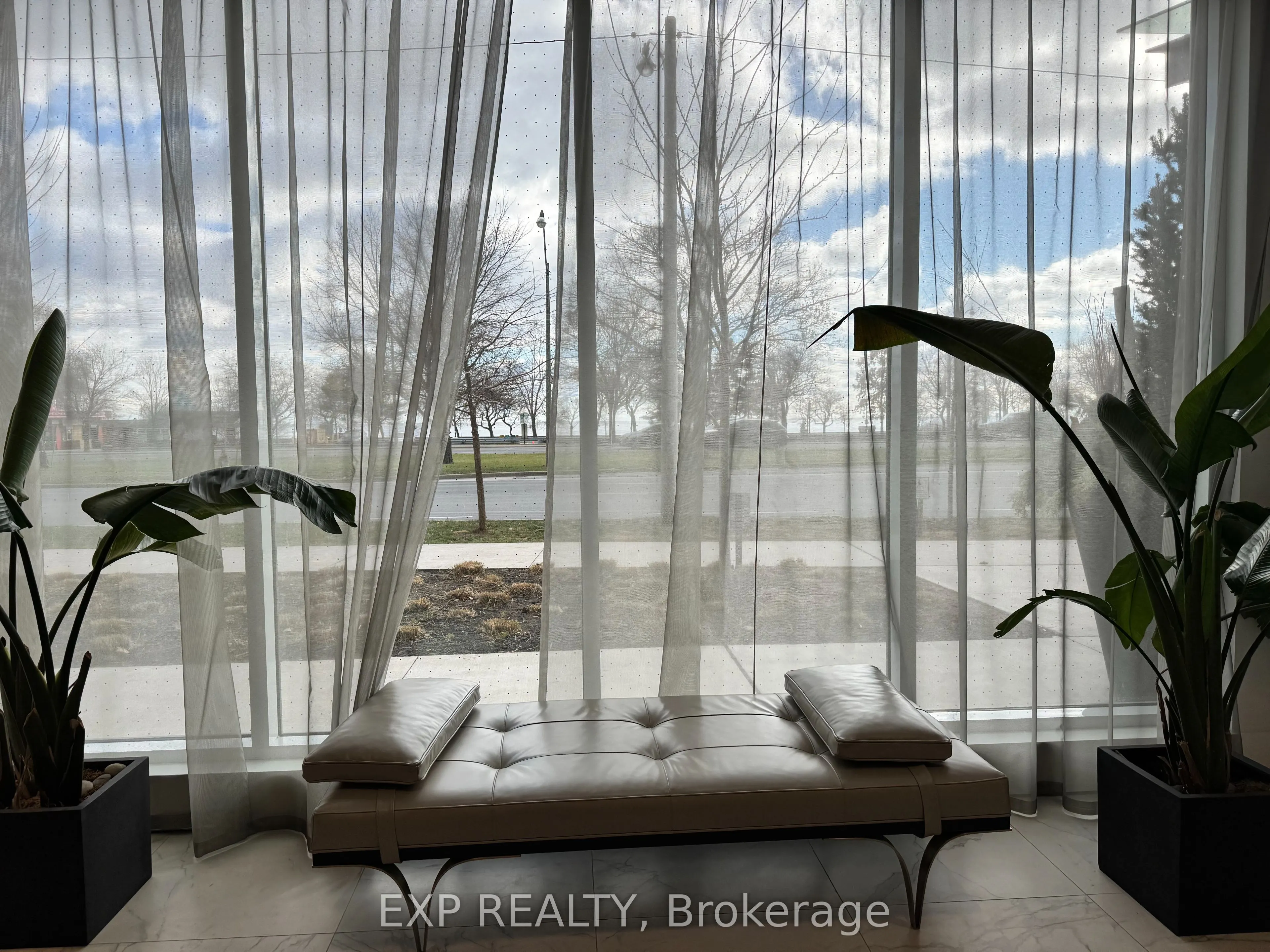 1926 Lakeshore Boulevard W, #3911