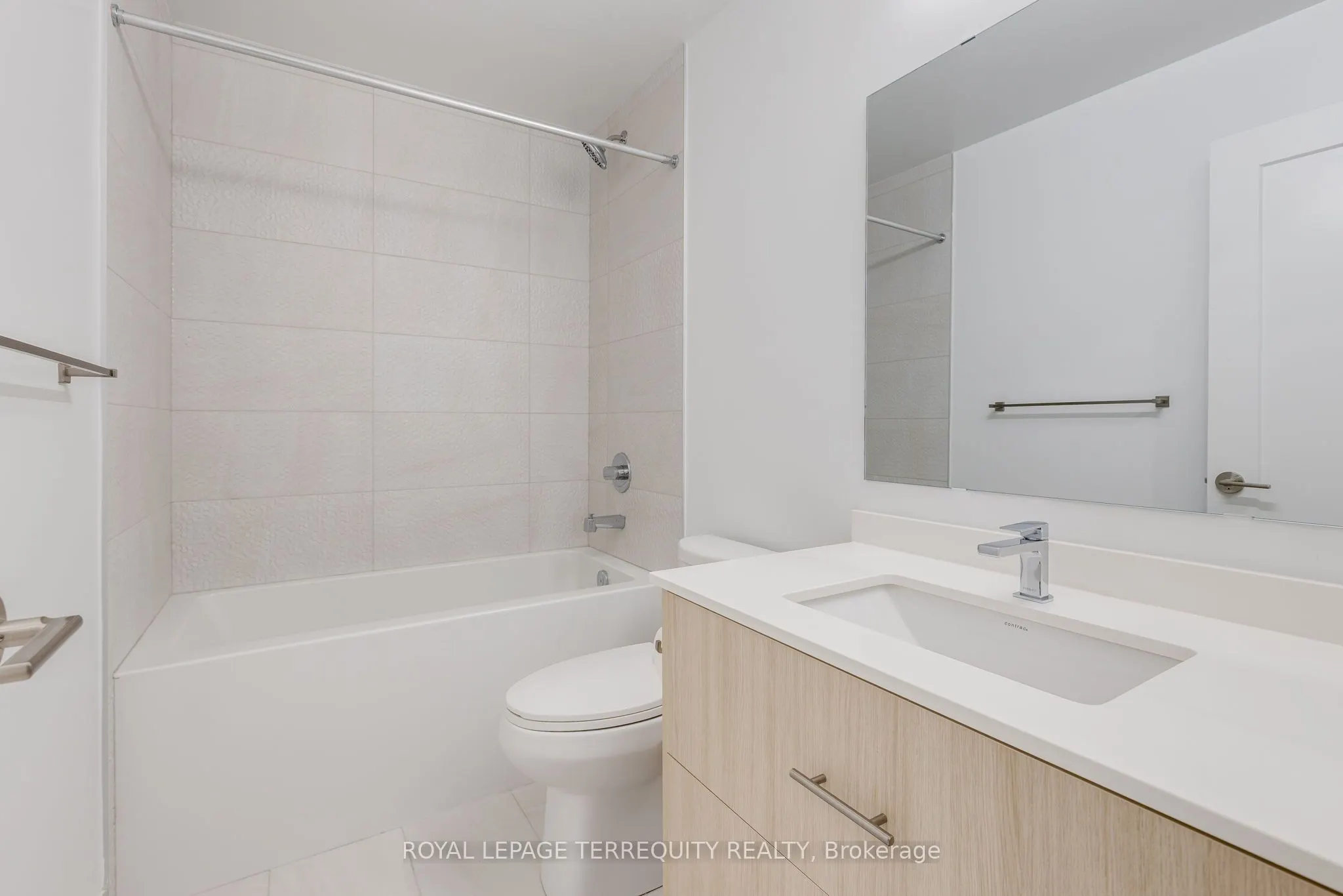5105 Hurontario Street, #2001