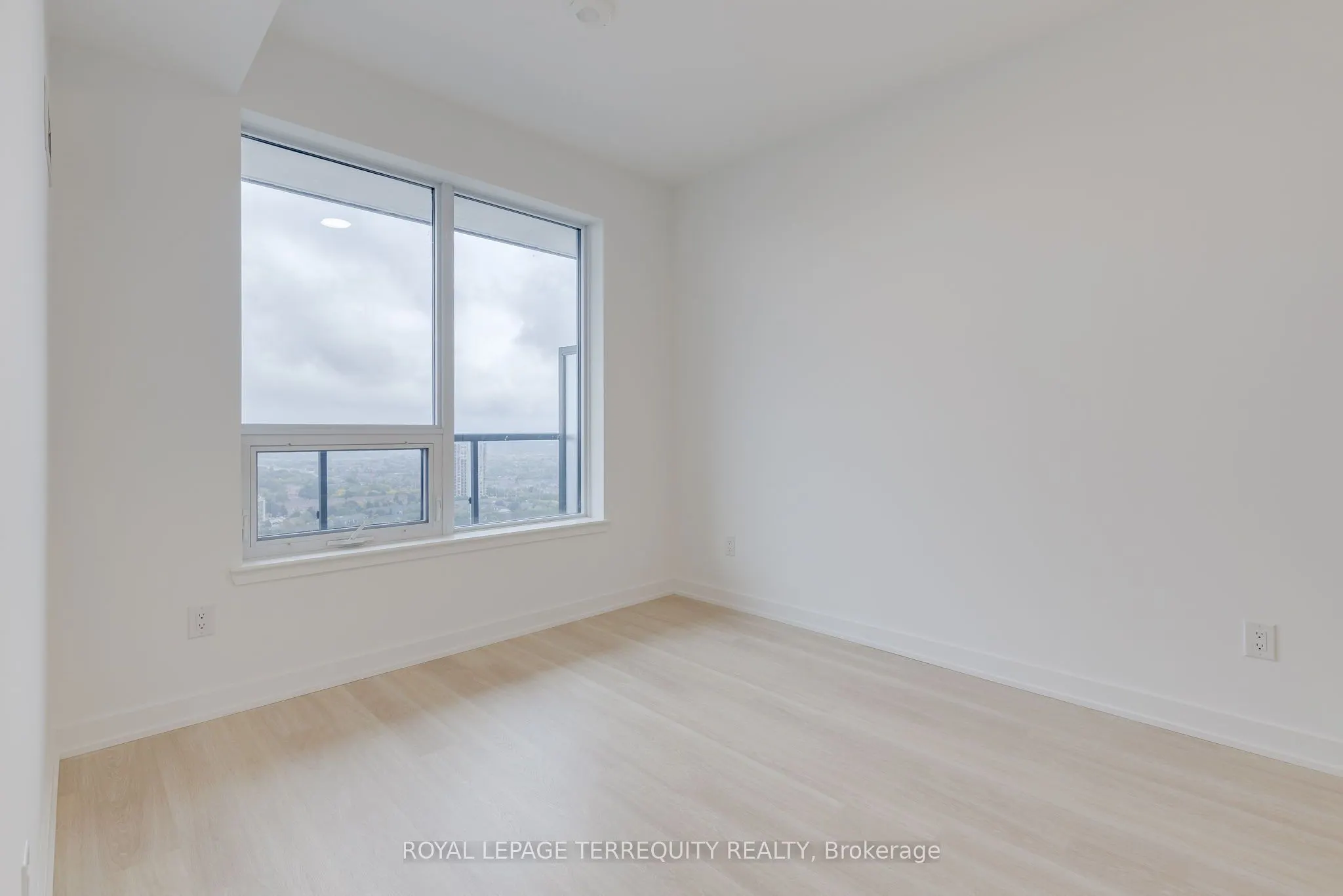 5105 Hurontario Street, #2001