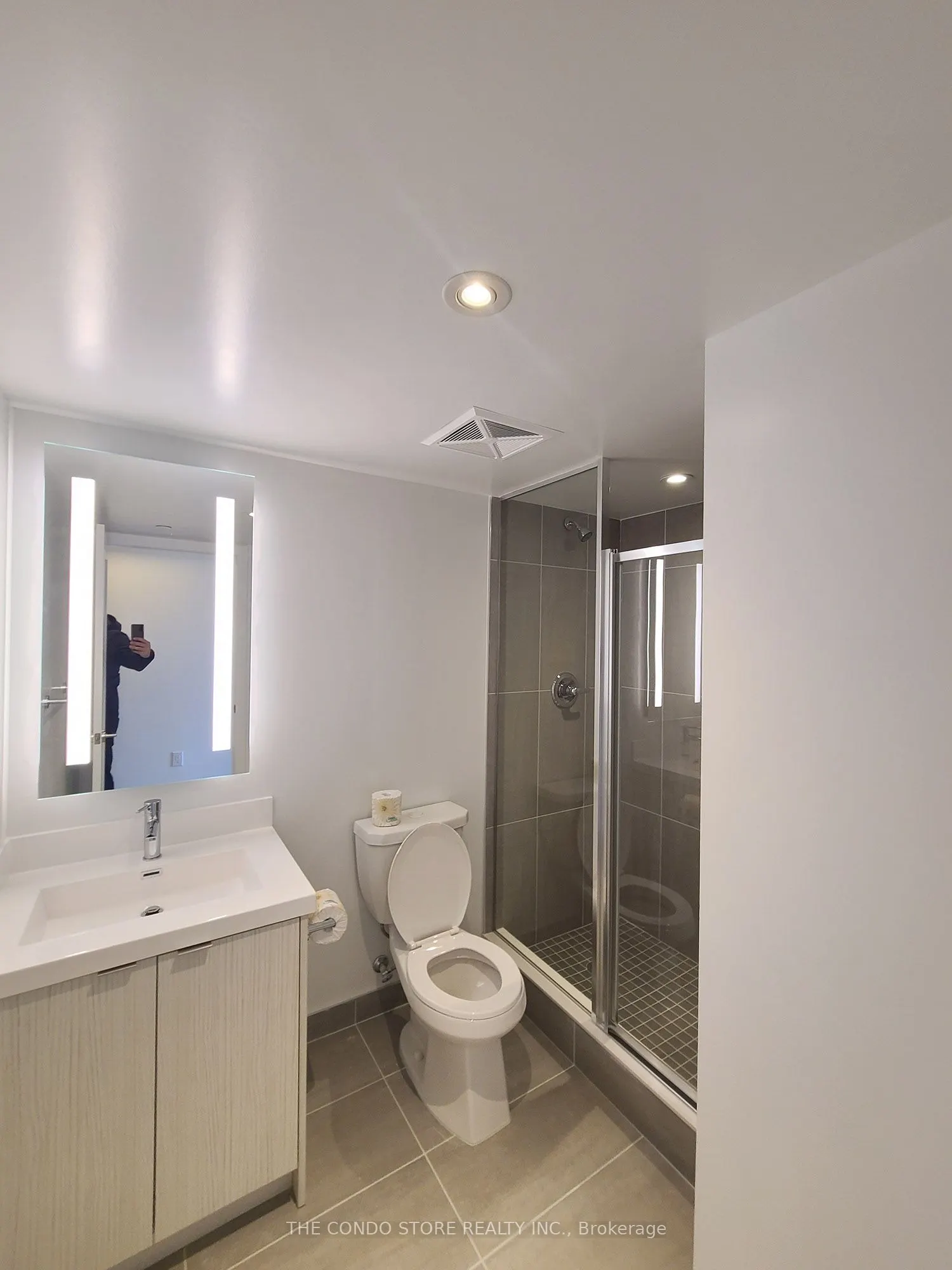 5 Mabelle Avenue, #2527