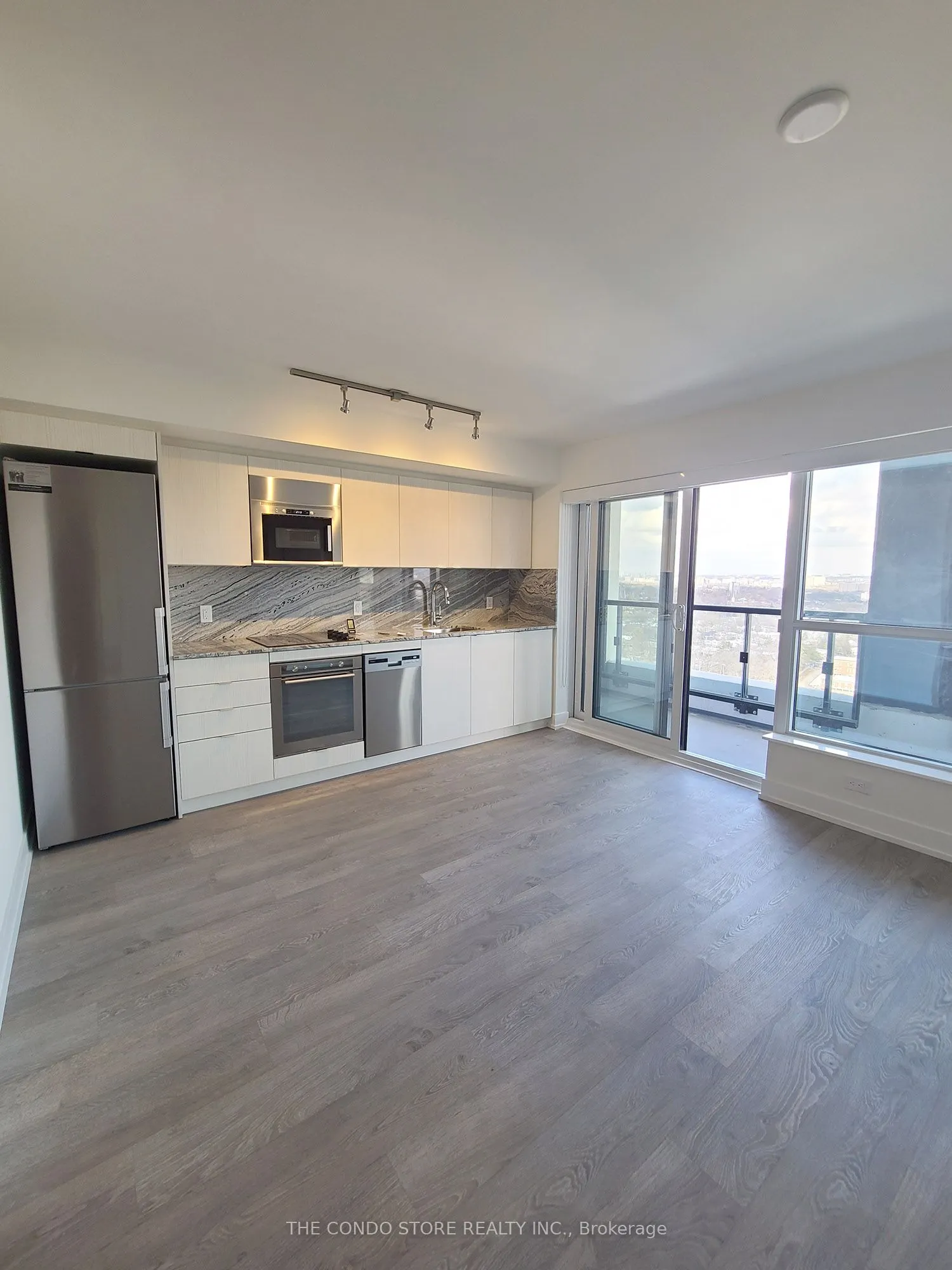 5 Mabelle Avenue, #2527