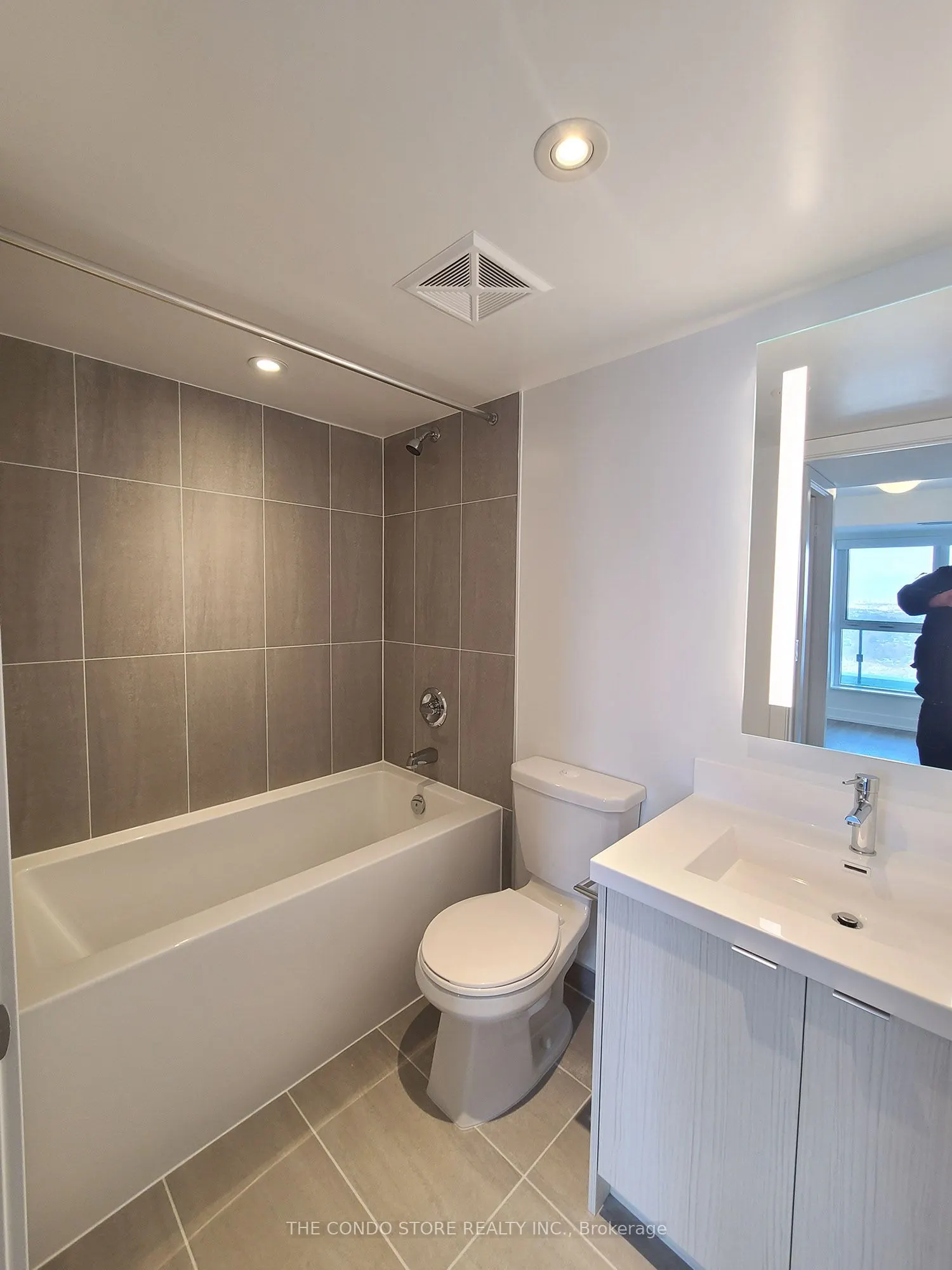 5 Mabelle Avenue, #2527