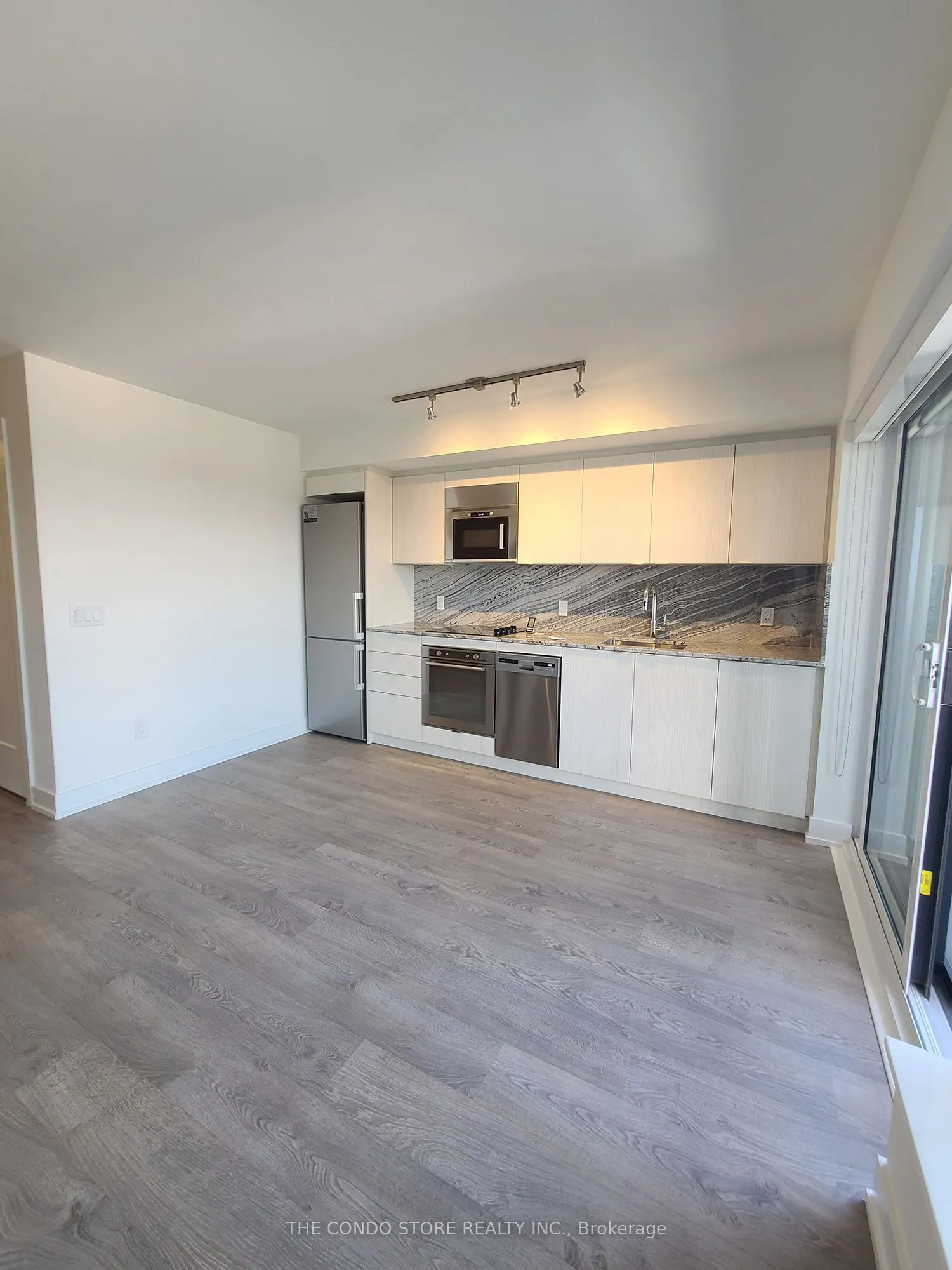 5 Mabelle Avenue, #2527
