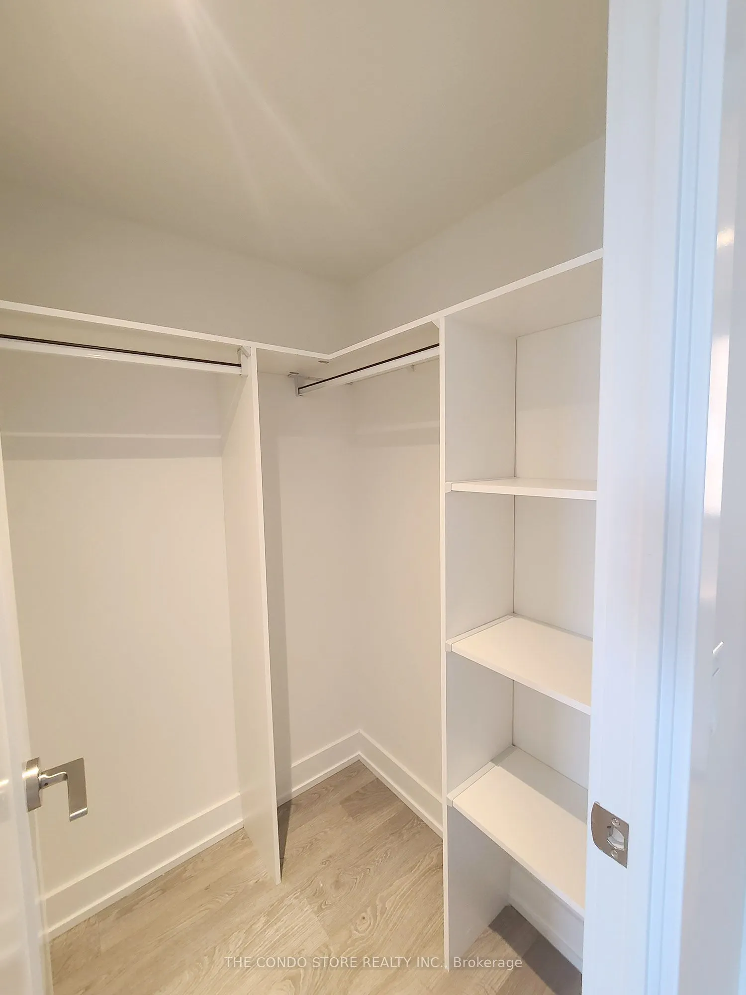 5 Mabelle Avenue, #2527